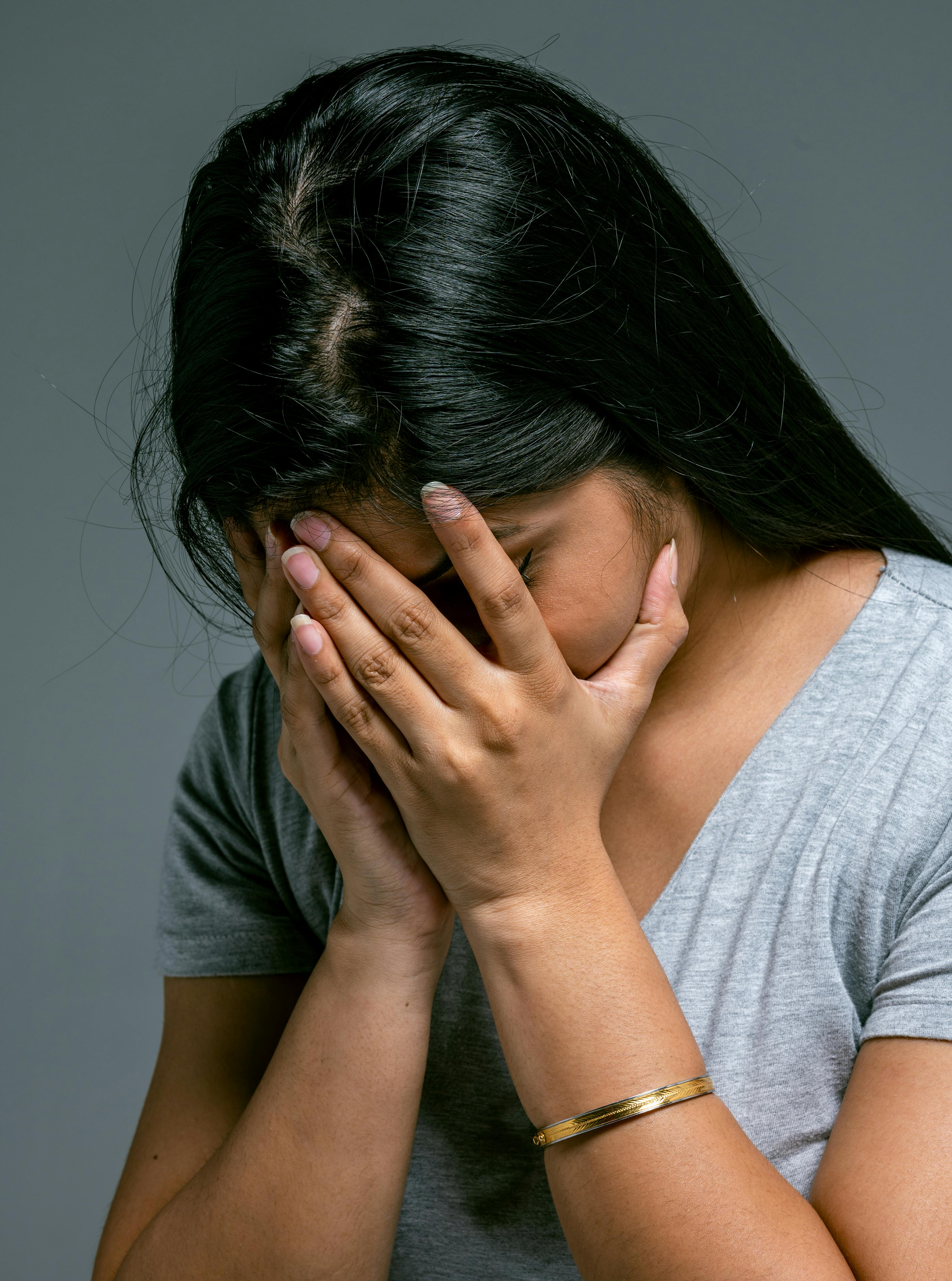 Woman hiding her face | Source: Pexels