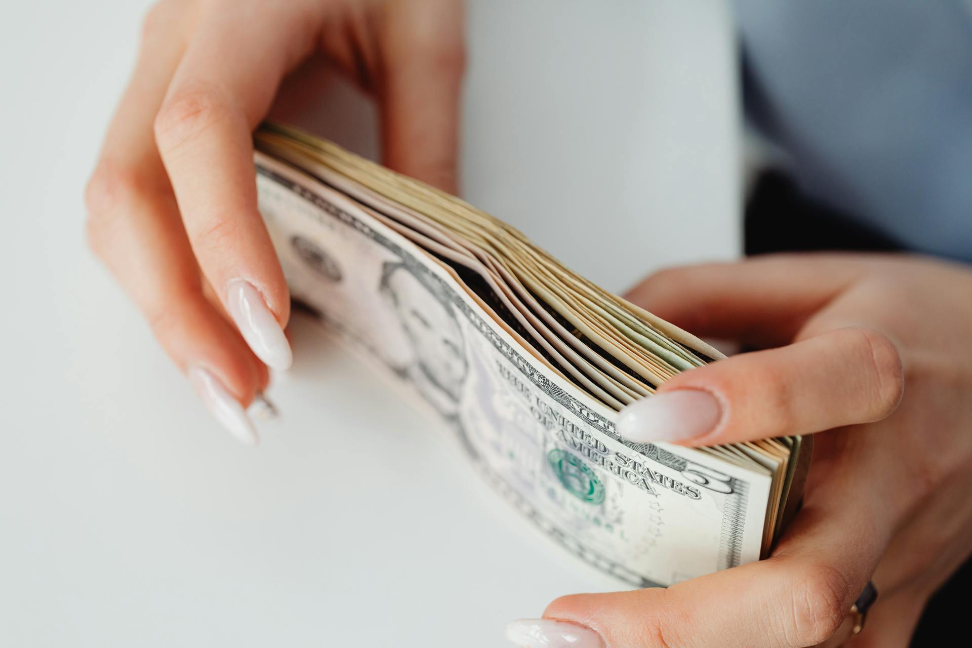 Close-up shot of a woman holding money | Source: Pexels