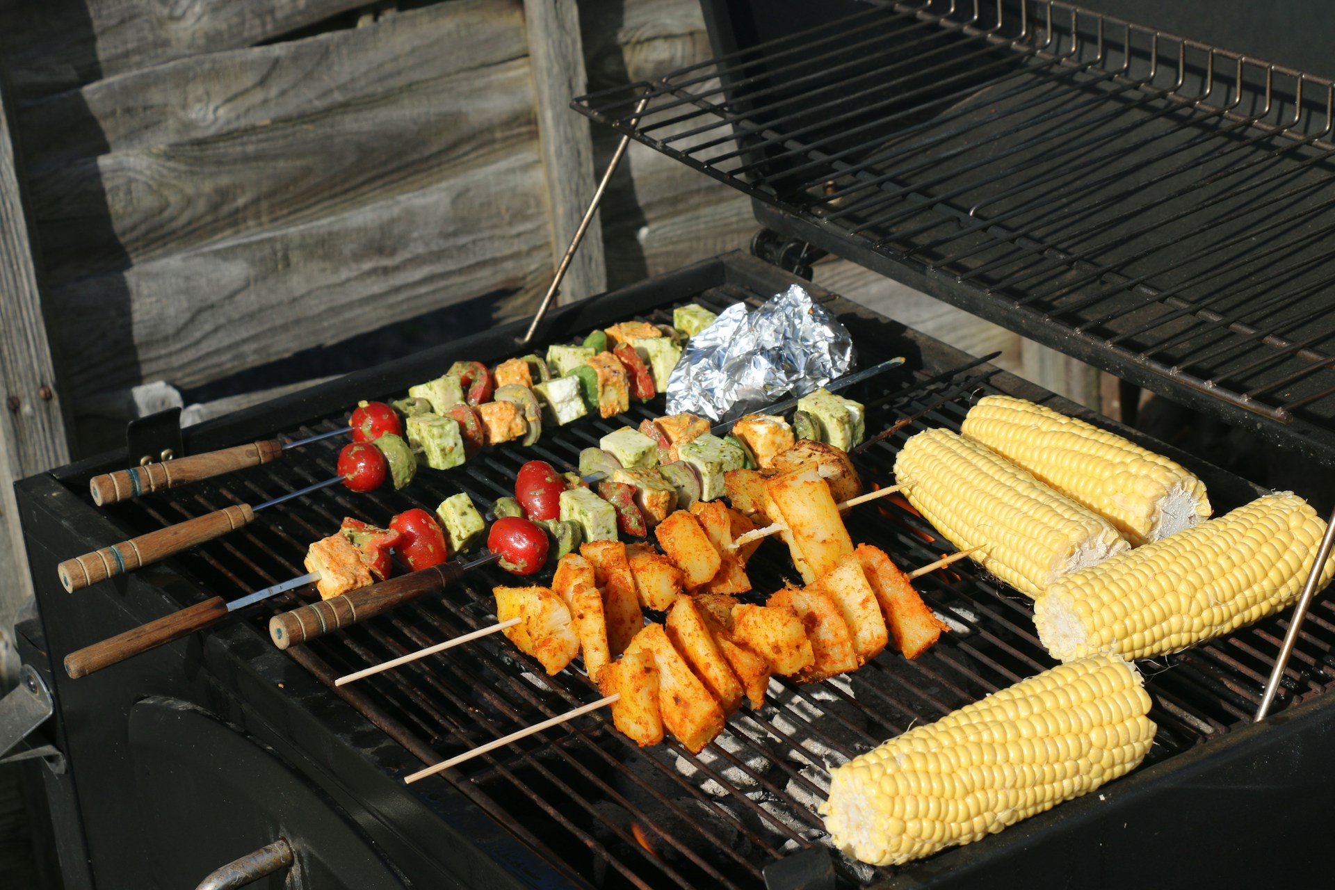 Food on a barbecue grill | Source: Unsplash