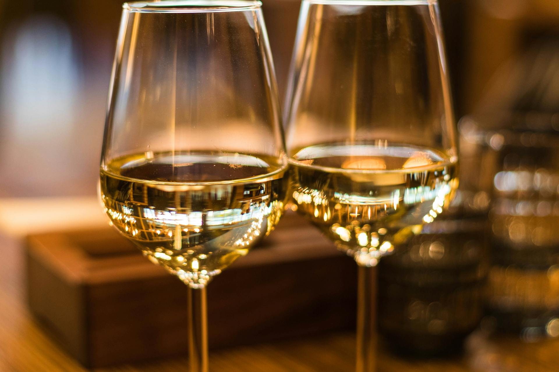 Two wine glasses | Source: Pexels