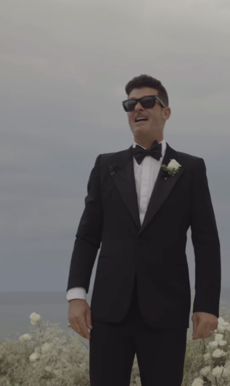 Robin Thicke attends his wedding in Cabo San Lucas, Mexico, on May 30, 2025 | Source: Instagram/aprillovegeary