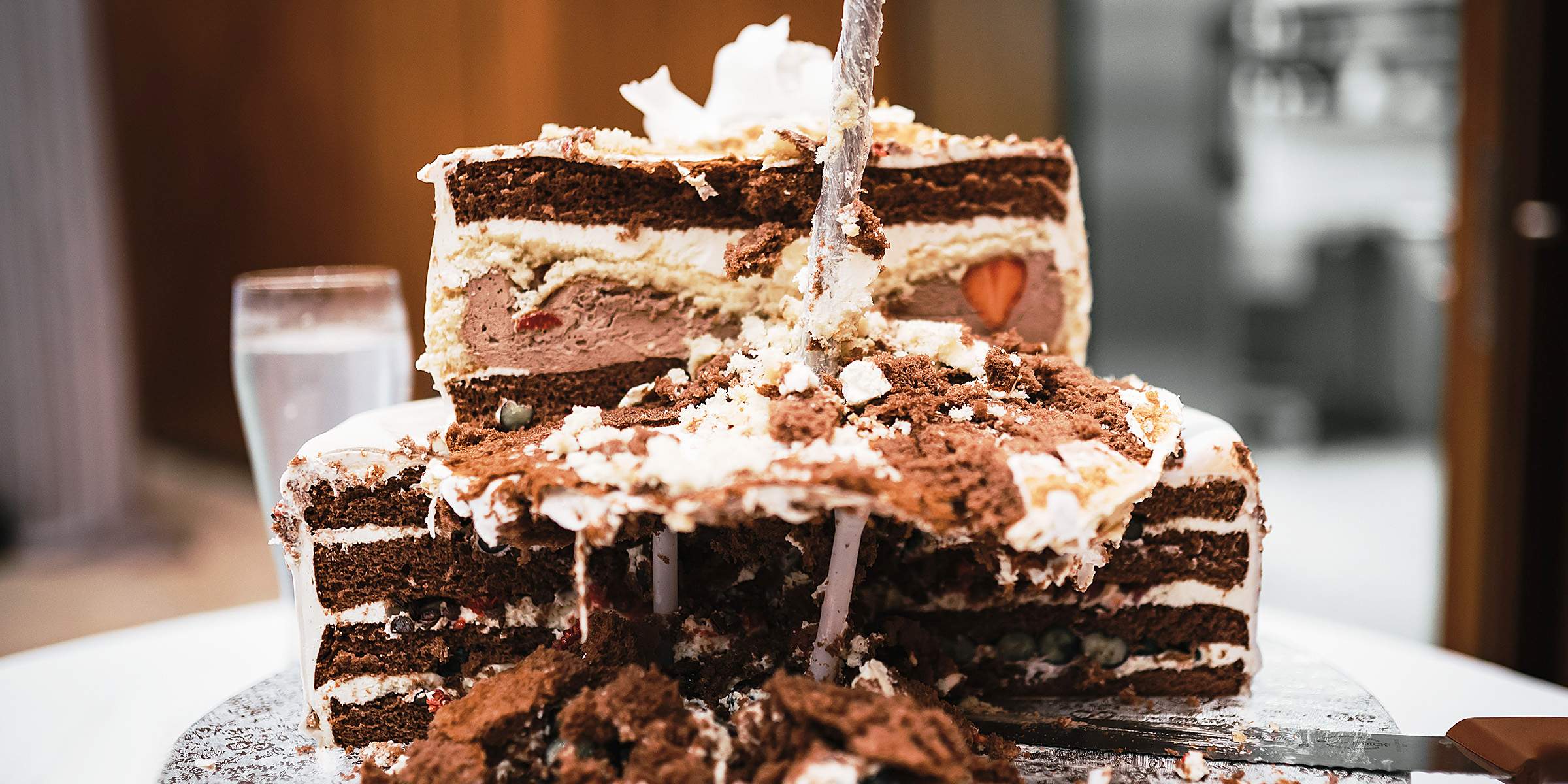 A half-eaten cake | Source: Shutterstock