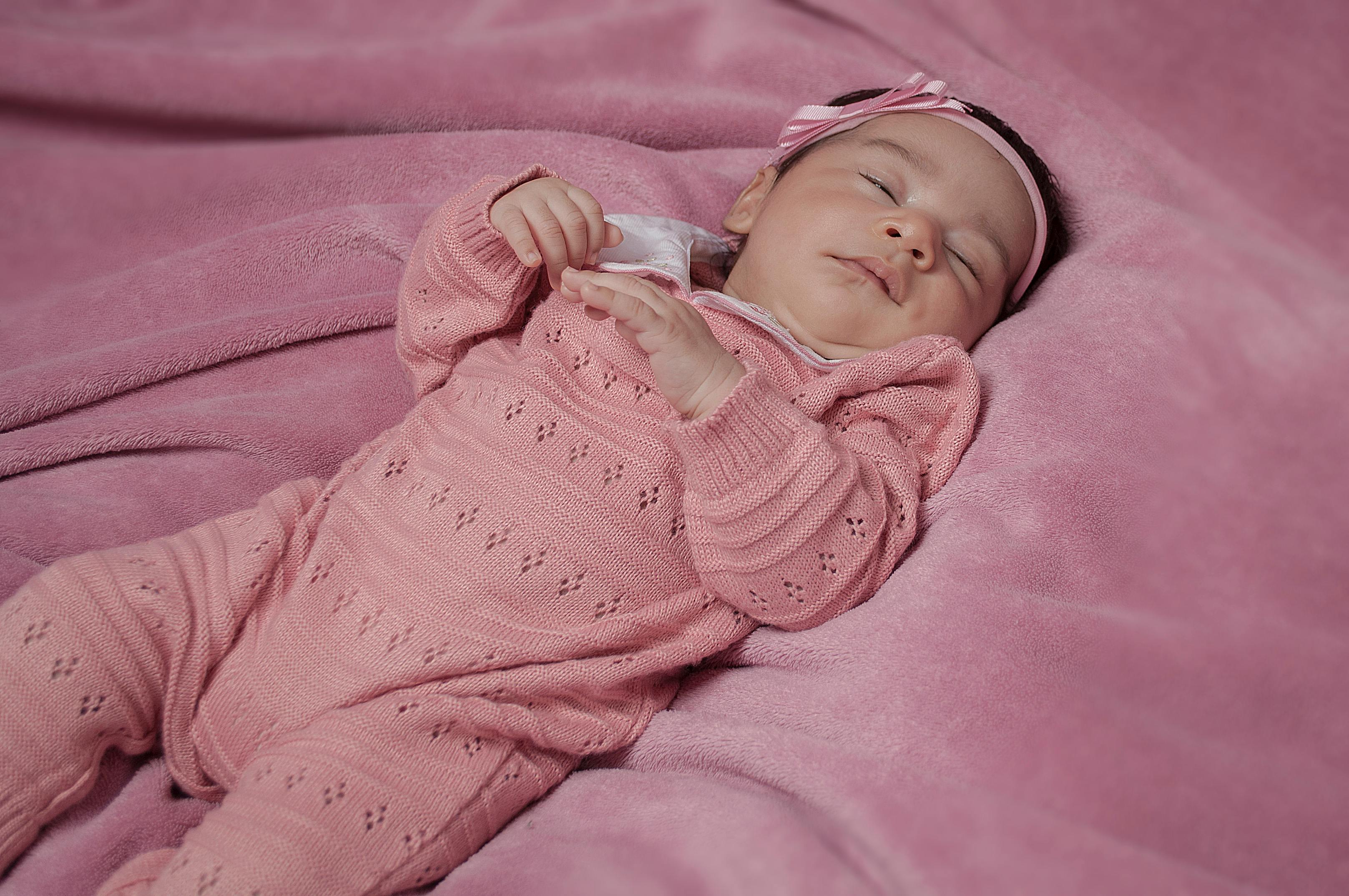 A sleeping baby girl | Source: Pexels