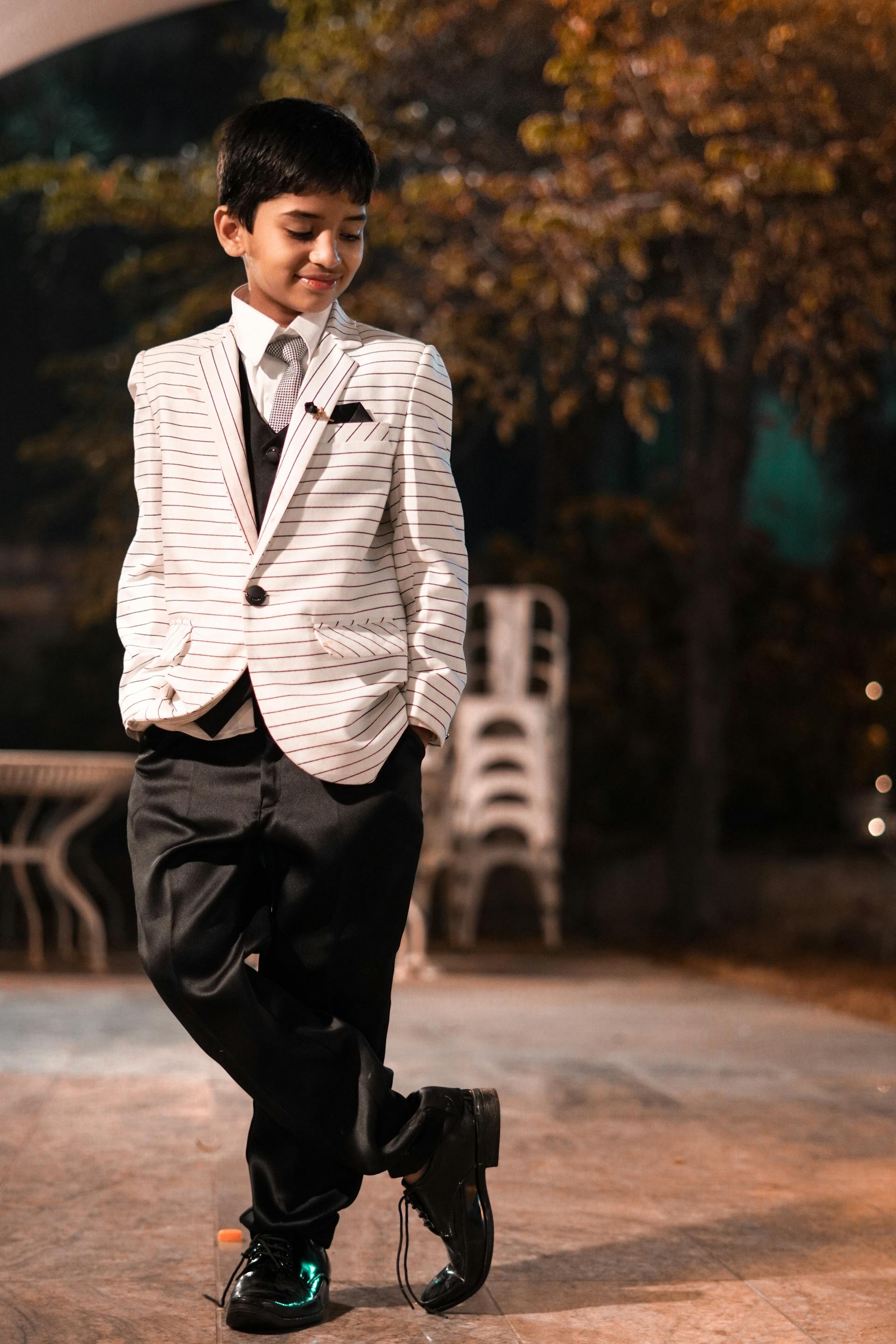 A boy wearing a suit | Source: Pexels