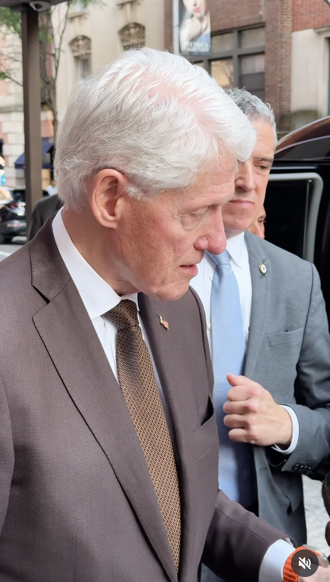 Former President Bill Clinton approaches fans in New York, posted on June 6, 2025 | Source: Instagram/evgrafievaelena