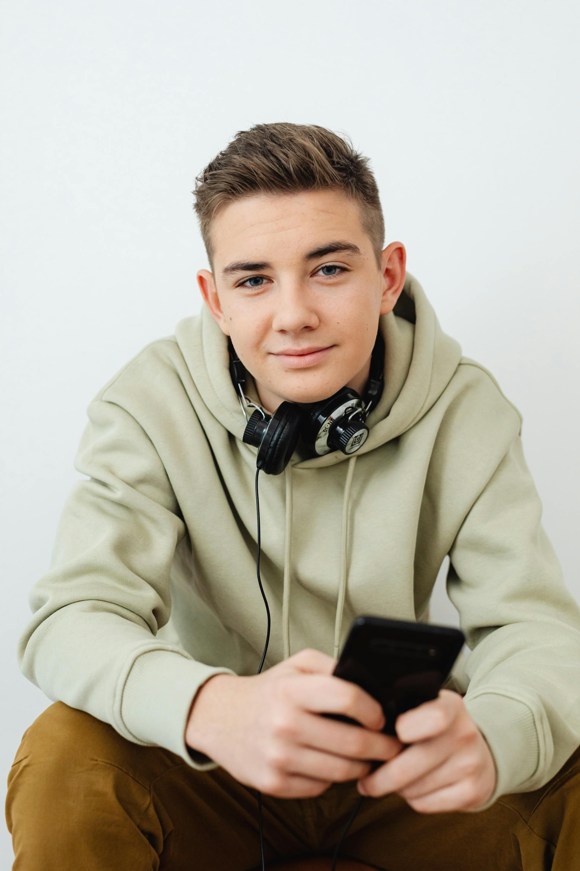 A smiling teen boy | Source: Pexels