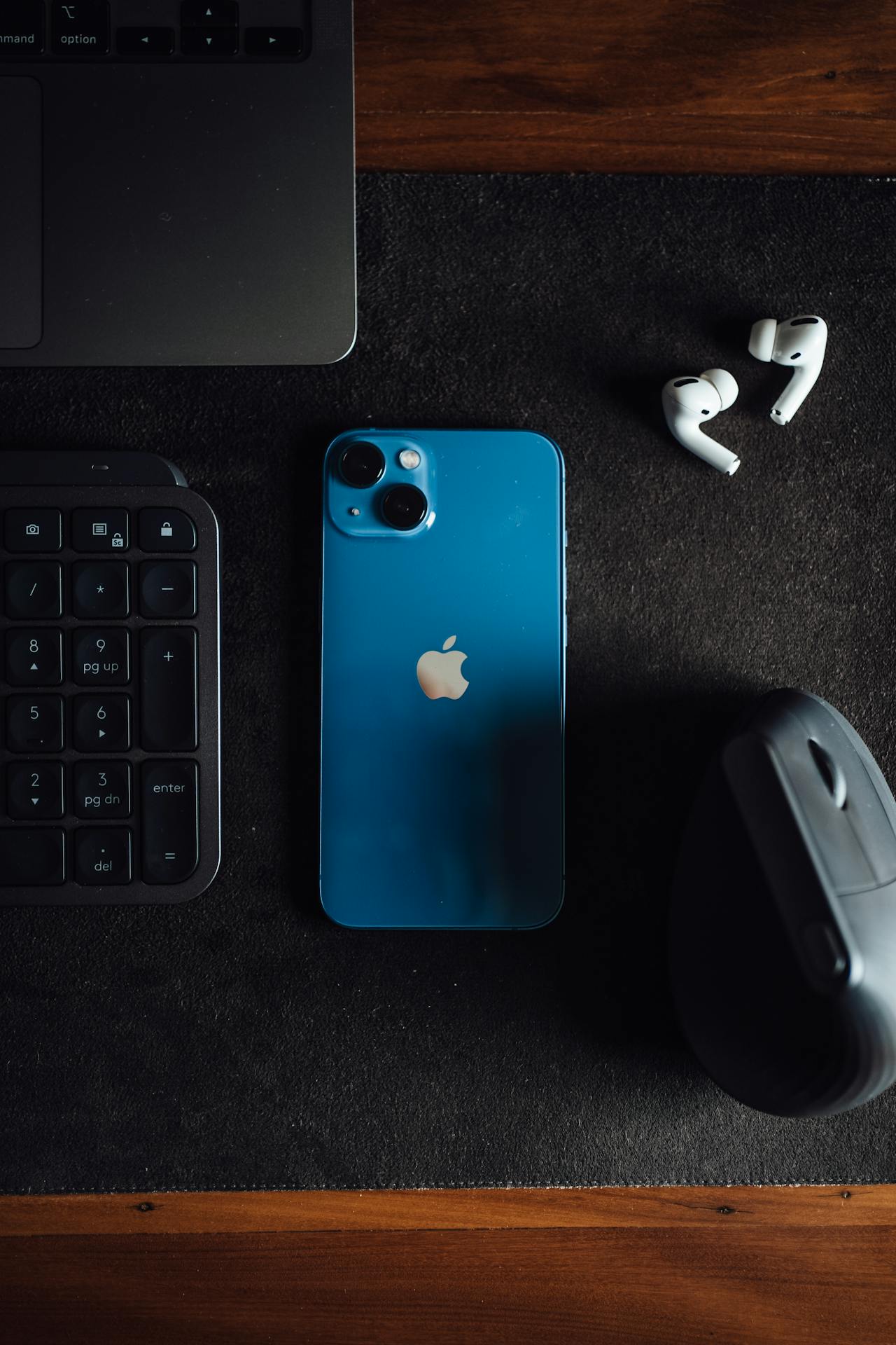 Expensive gadgets on a table | Source: Pexels