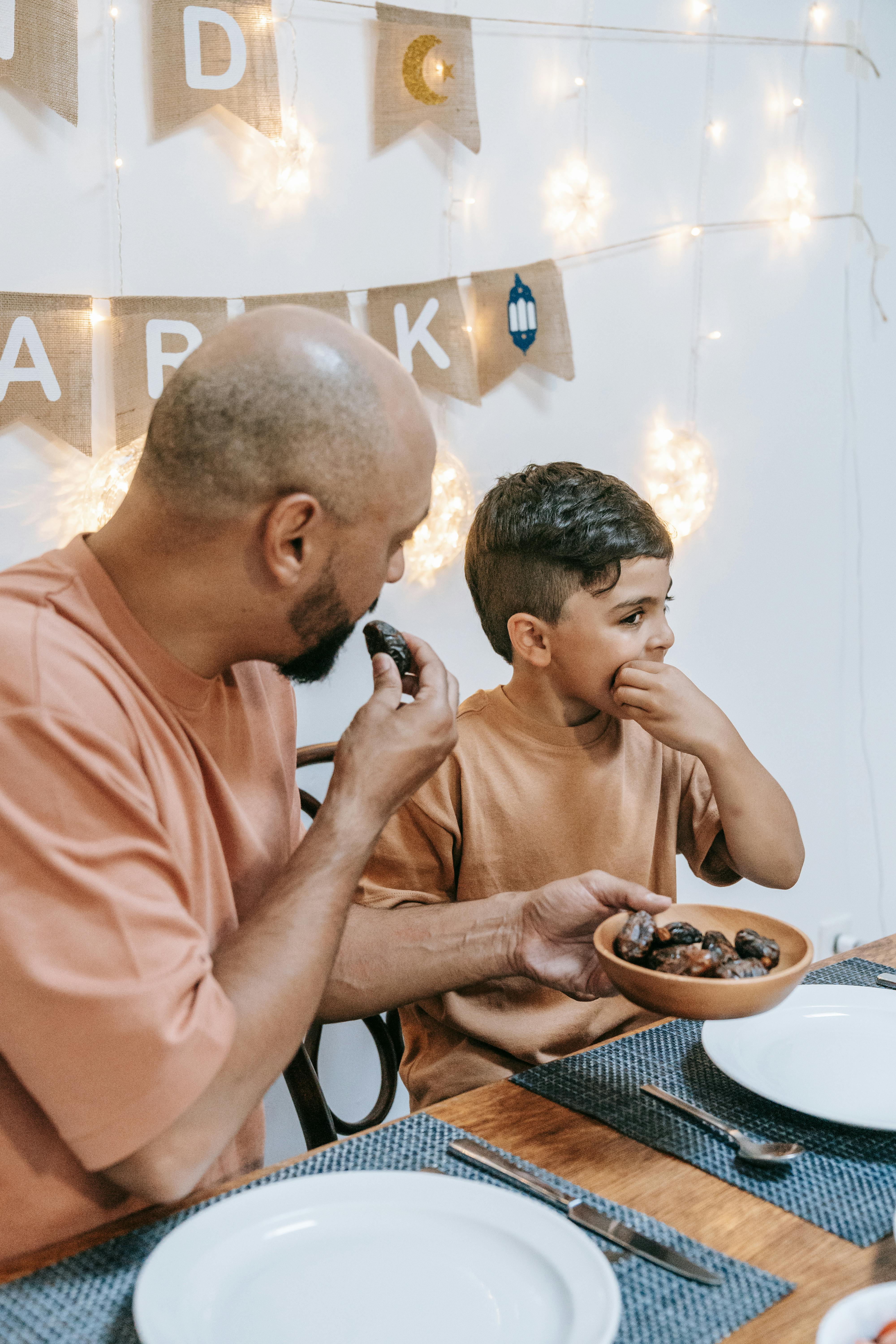 A father and son bonding | Source: Pexels