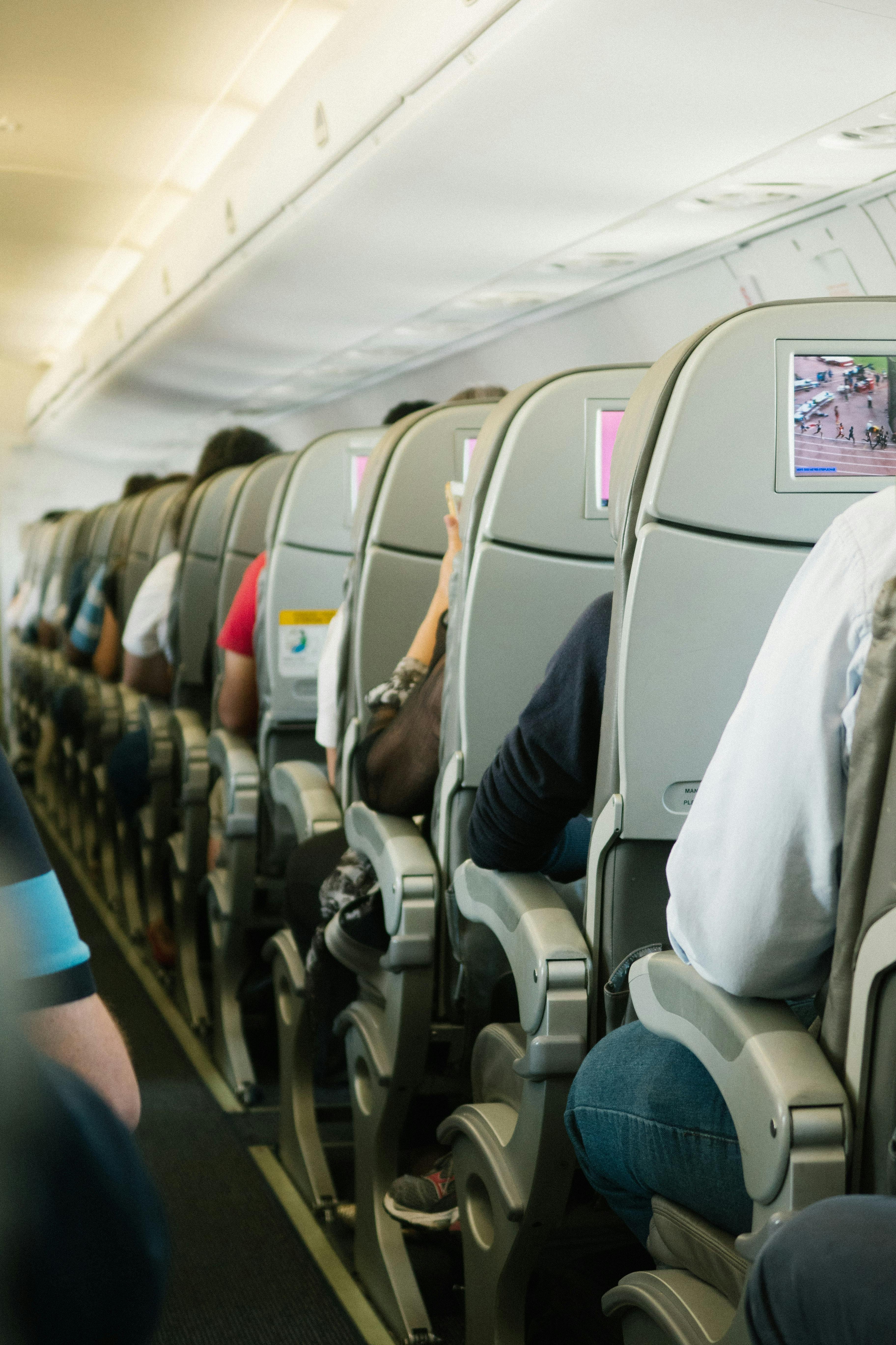 Personnes assises dans un avion | Source : Pexels