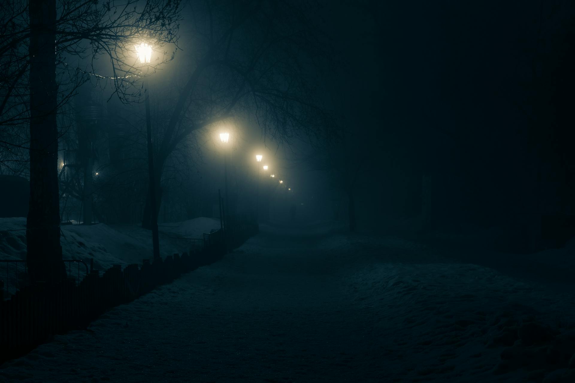 A snow-covered street at night | Source: Pexels