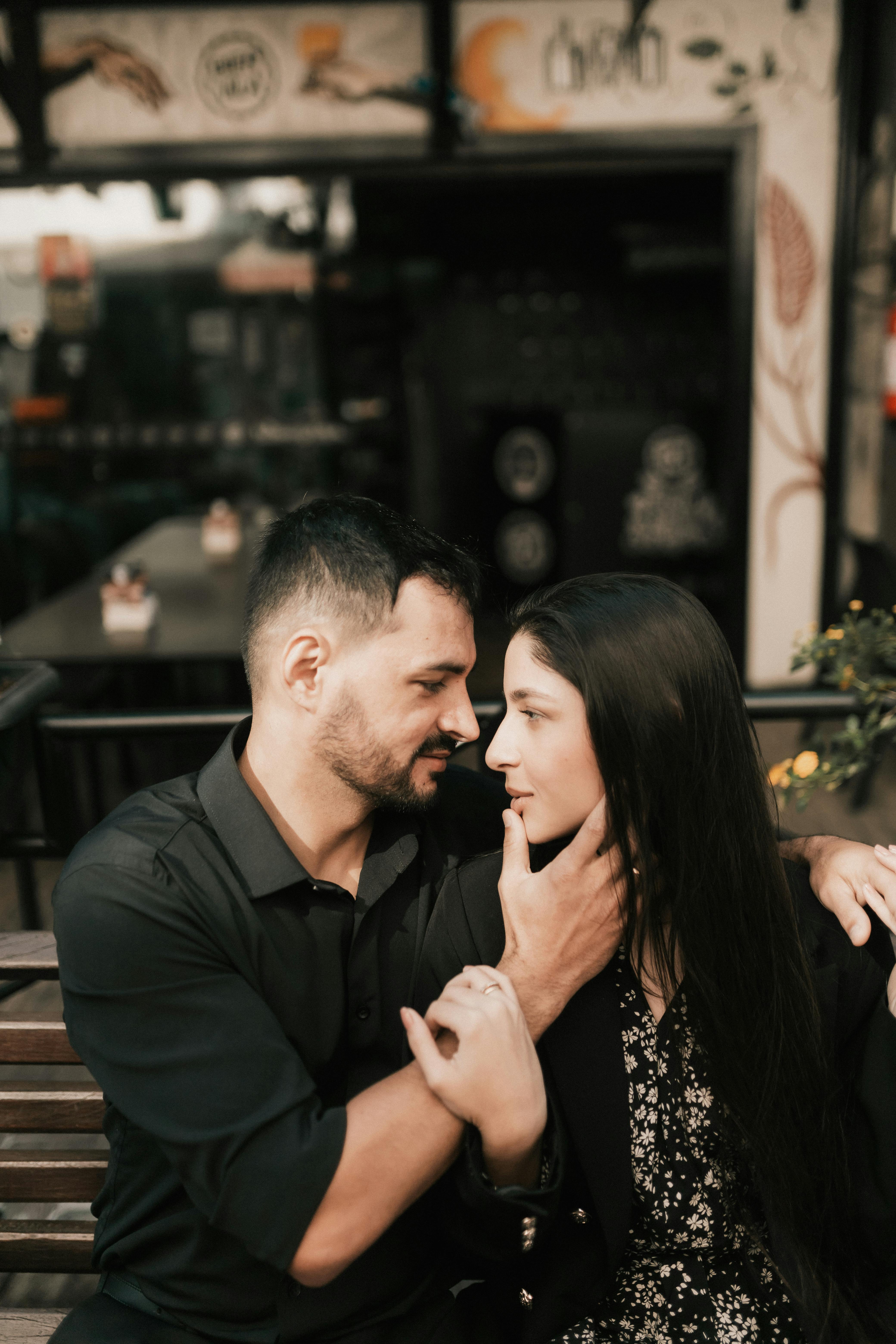 A man admiring a woman | Source: Pexels