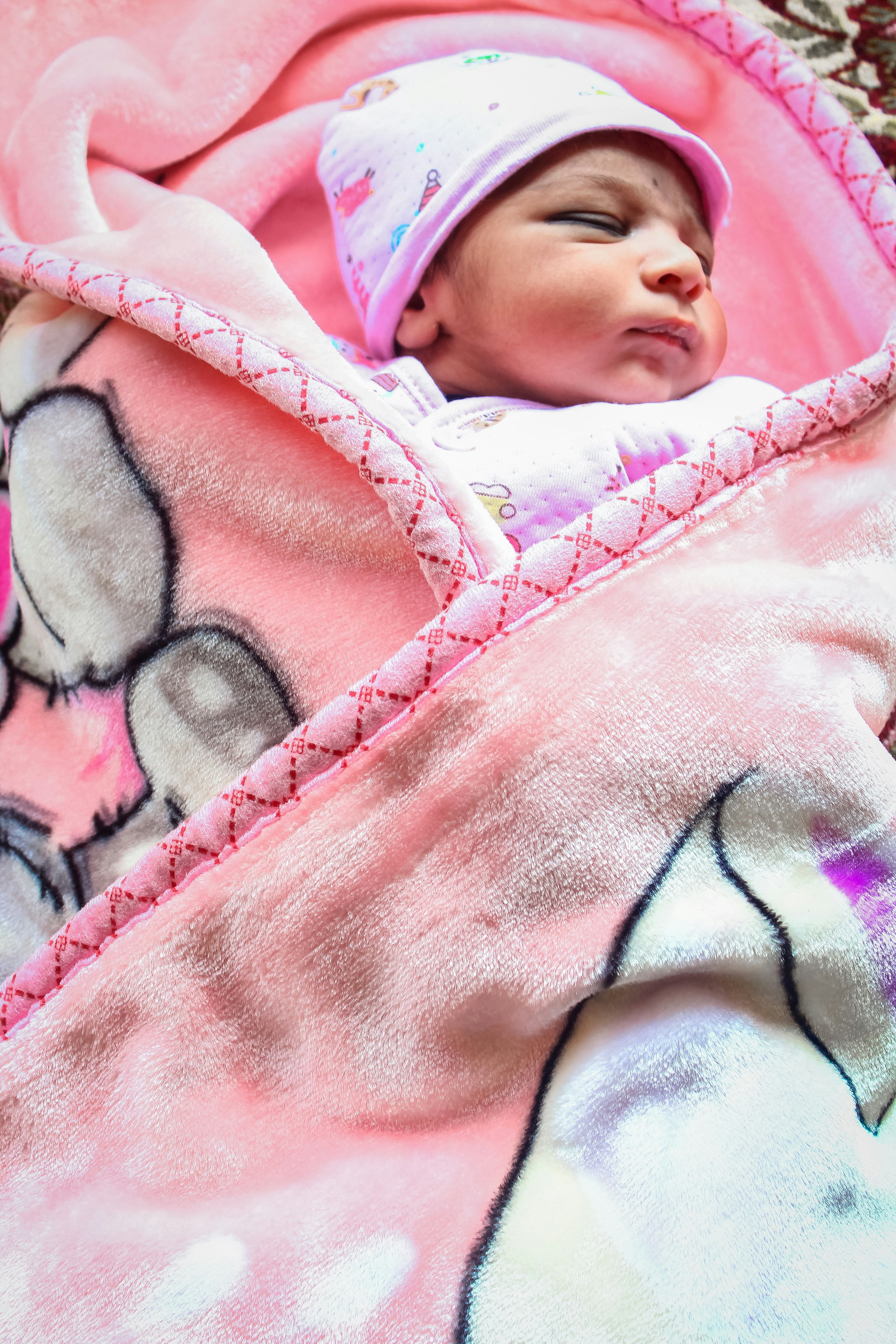 A baby in a blanket | Source: Unsplash