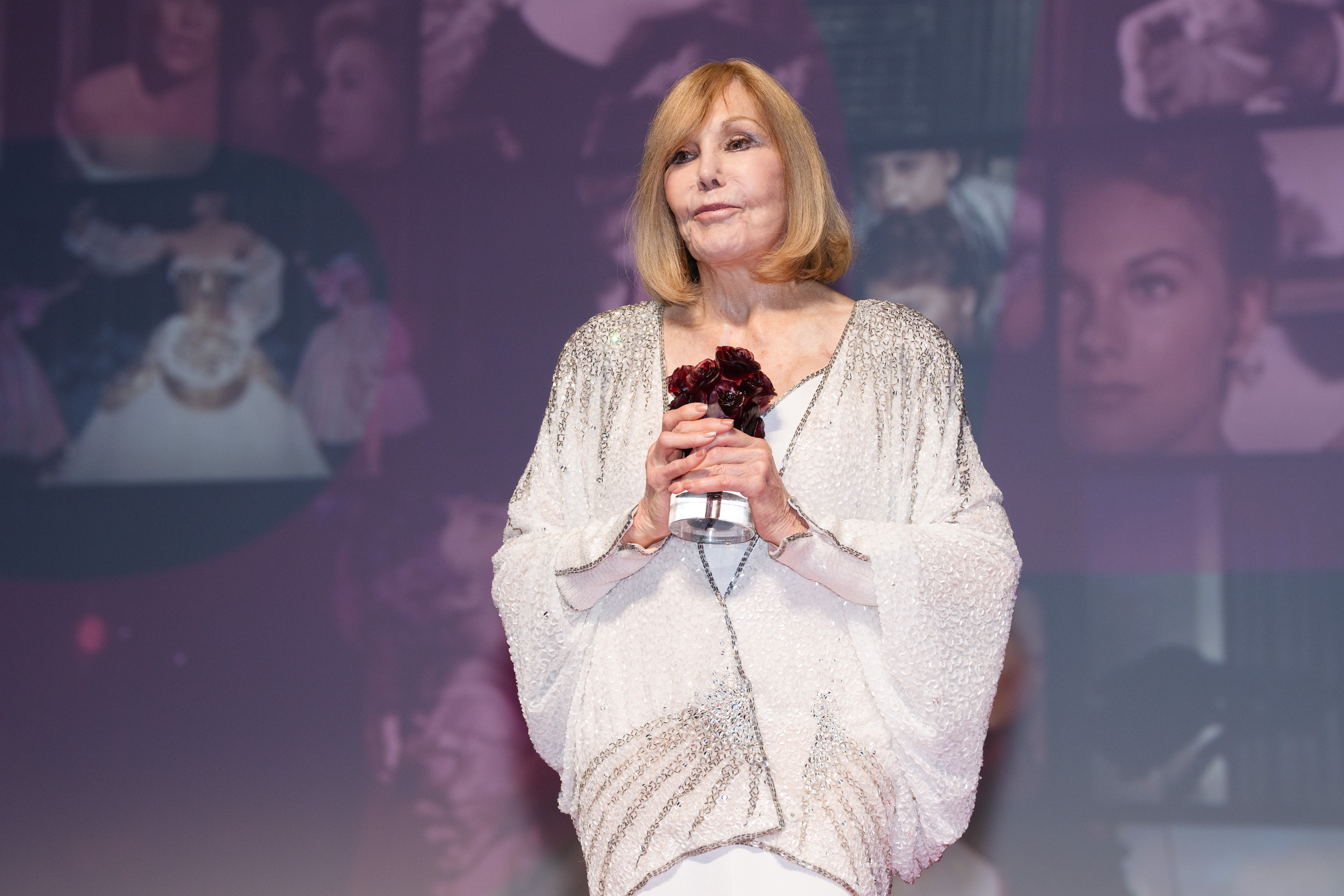 Kim Novak poses after receiving an Icon Award for her career during the 51st Deauville American Film Festival on September 06, 2025 in Deauville, France. | Source: Getty Images