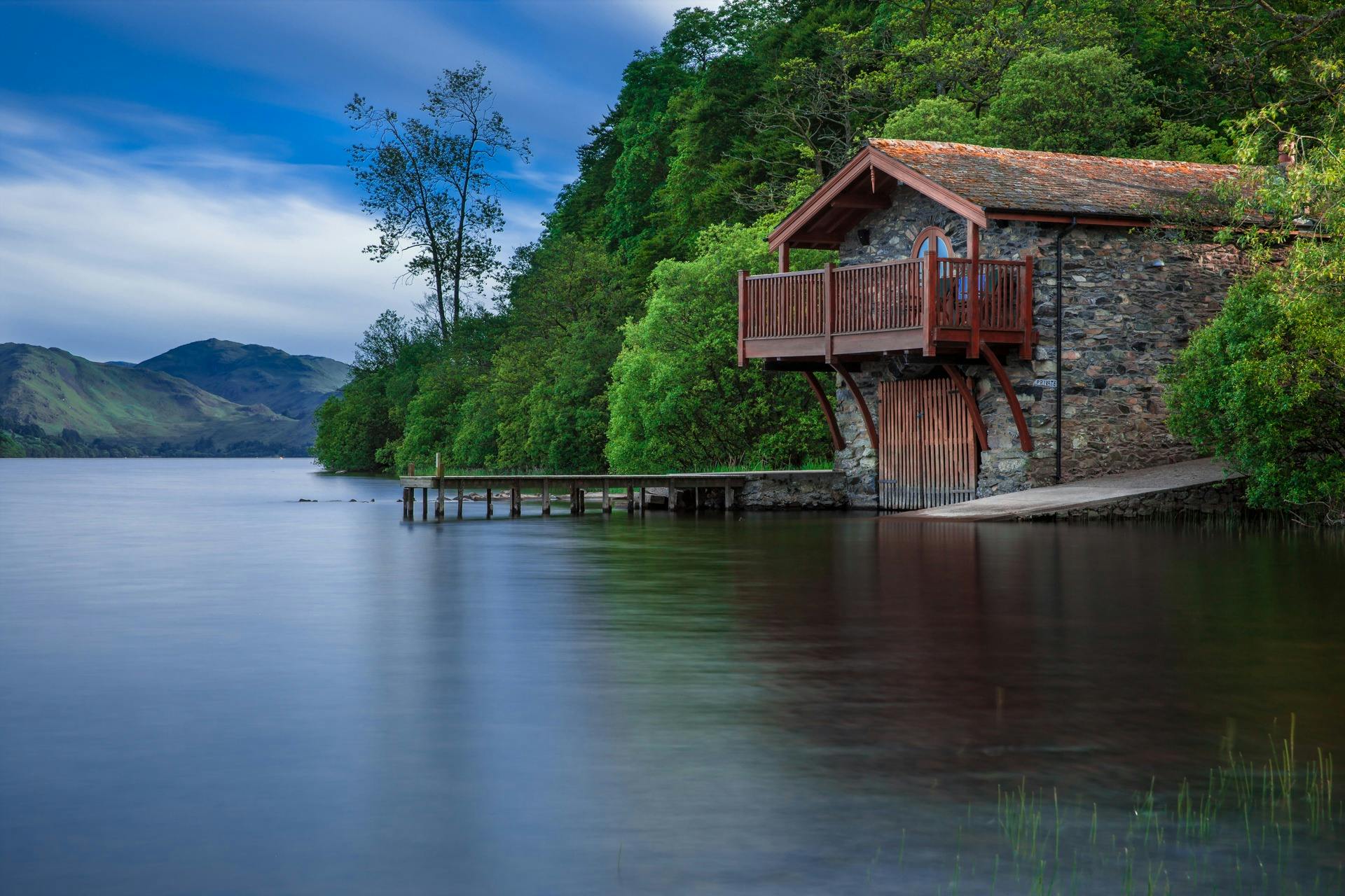 A beautiful lake cabin | Source: Pexels