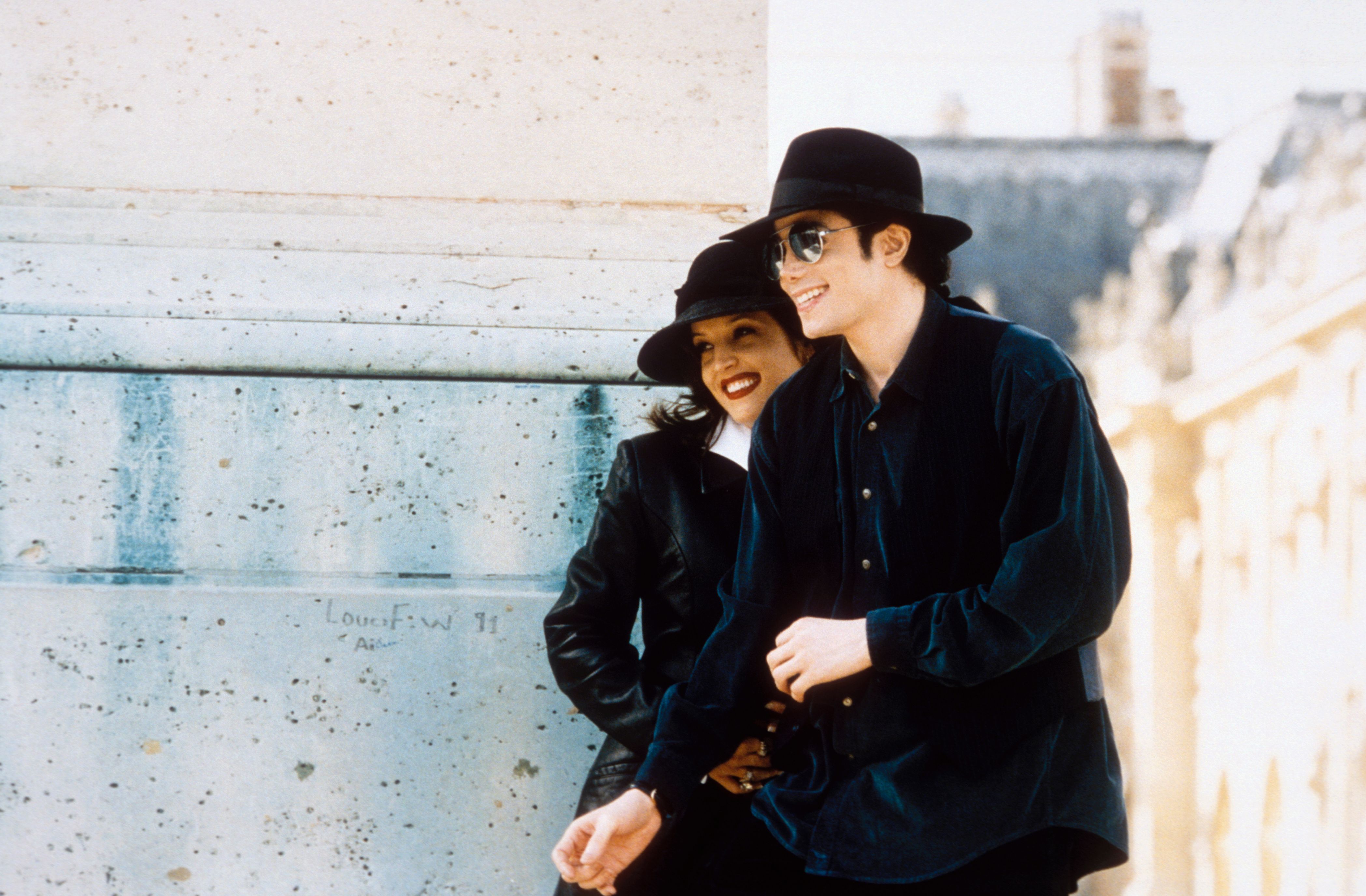 Michael Jackson and Lisa Marie Presley circa 1995 | Source: Getty Images