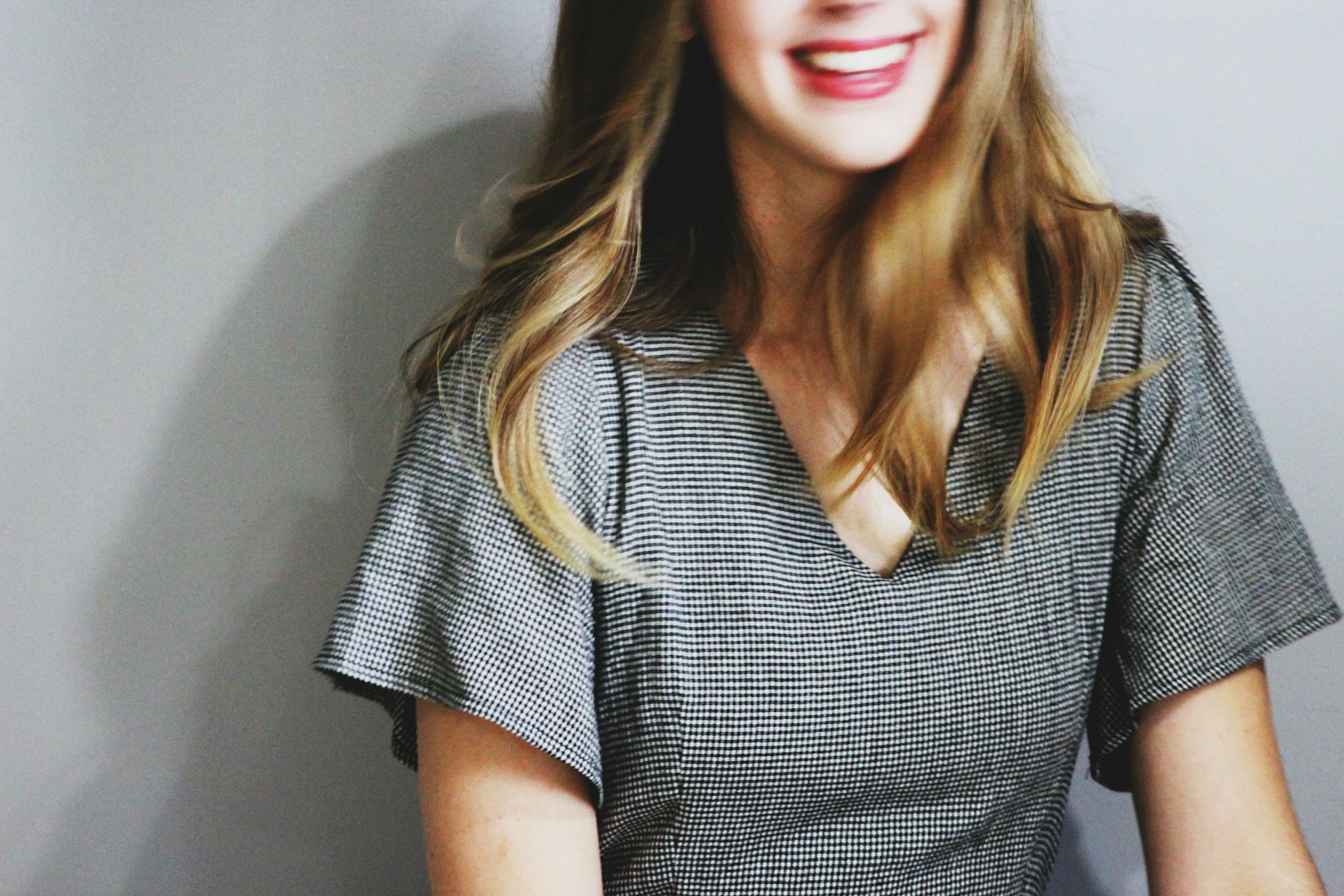 A laughing woman | Source: Unsplash