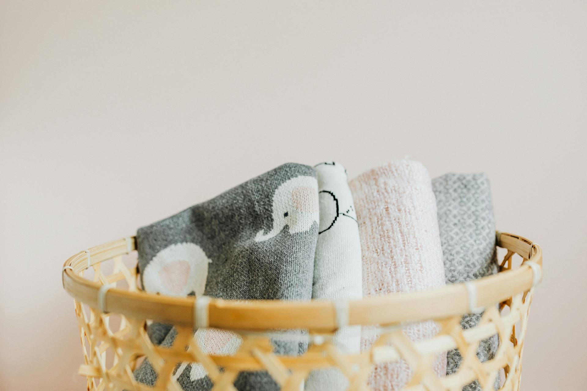 Baby blankets in a basket | Source: Pexels