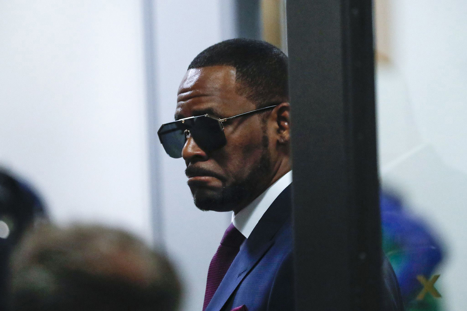 R. Kelly is seen at the Daley Center in Chicago for a child support hearing on March 13, 2019 | Source: Getty Images