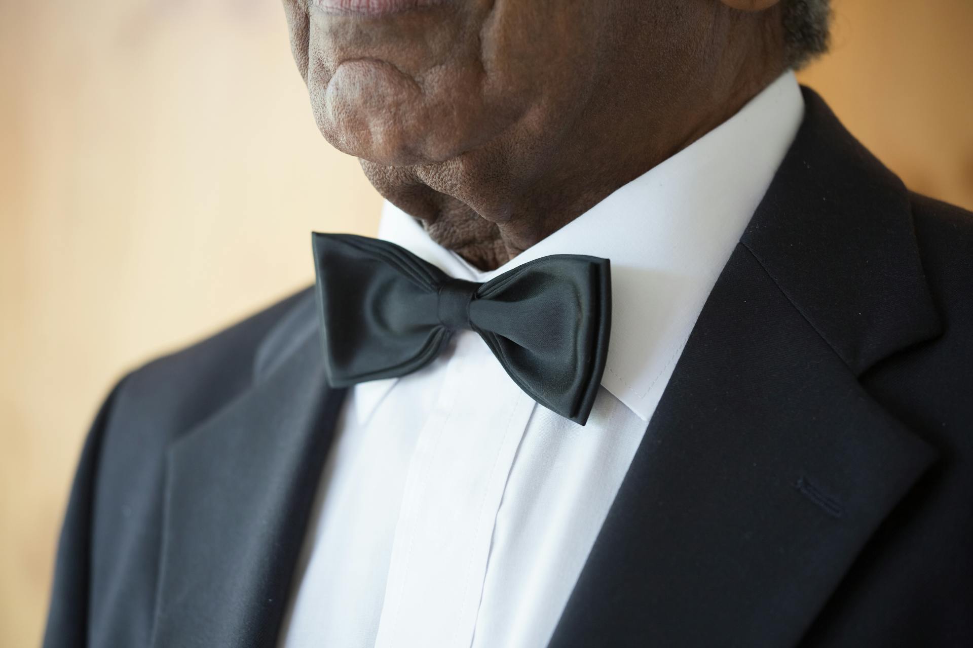A man wearing a bow tie | Source: Pexels
