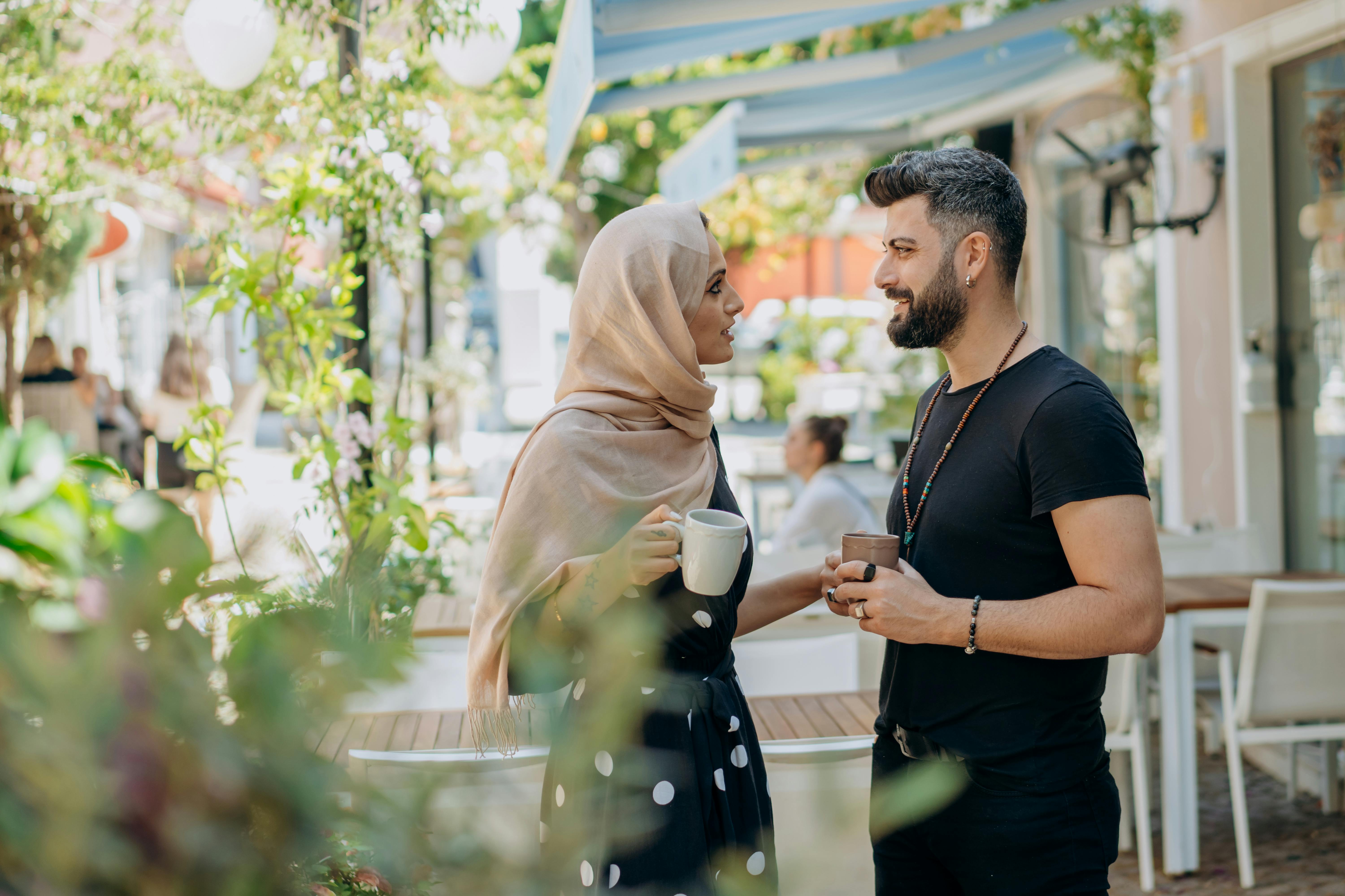 A man and a woman having coffee | Source: Pexels