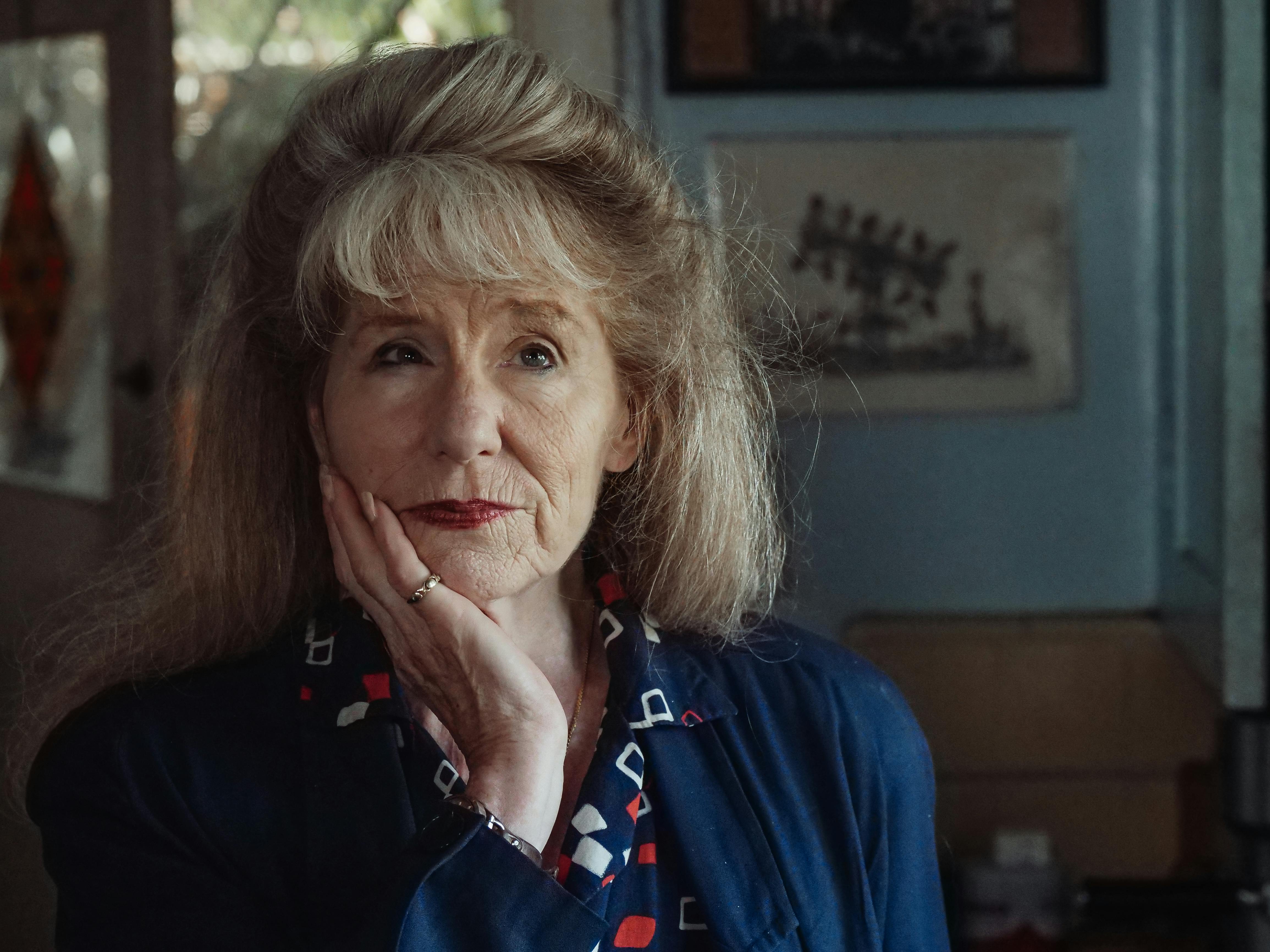 A pensive old woman | Source: Pexels
