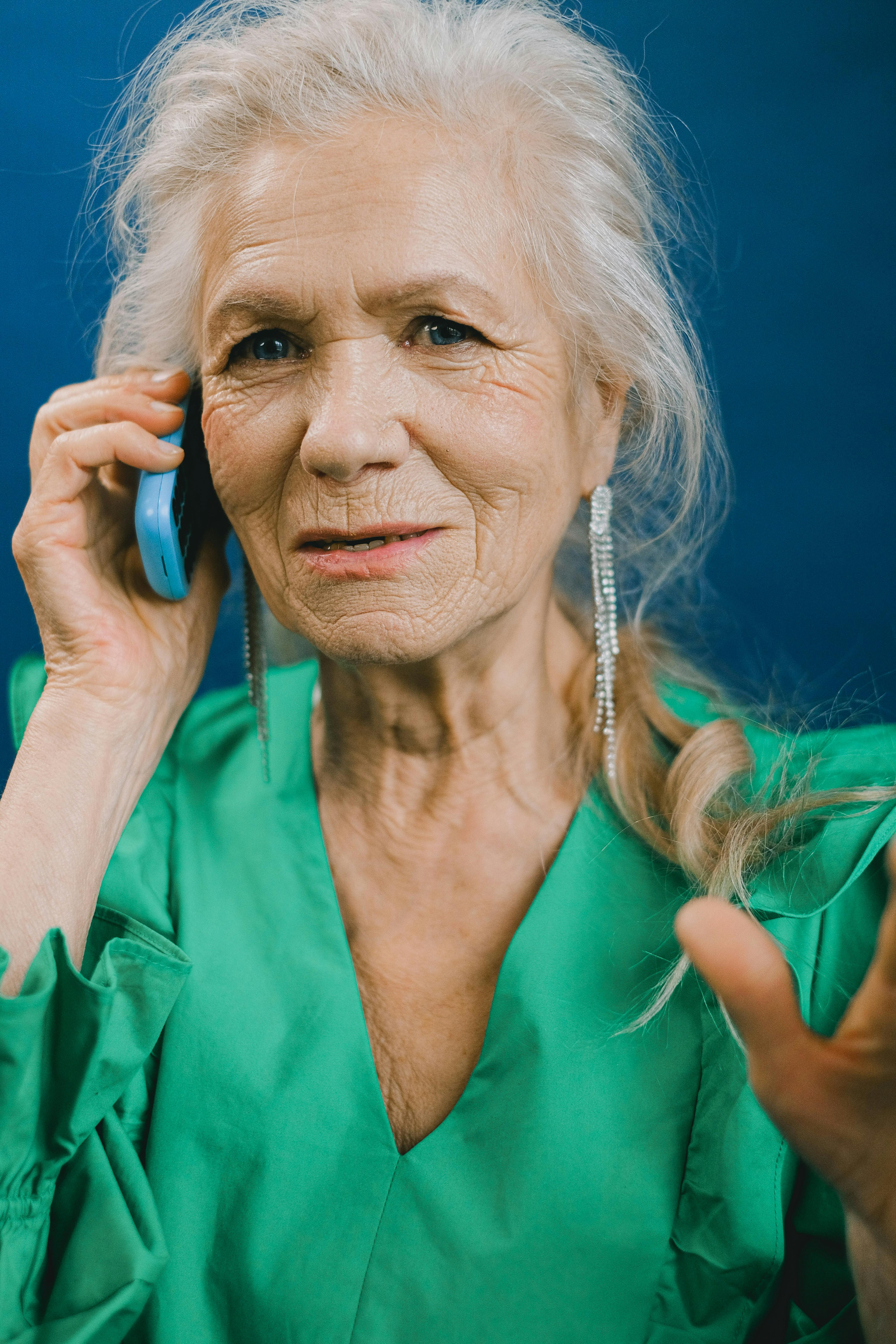 An old woman talking on a phone | Source: Pexels
