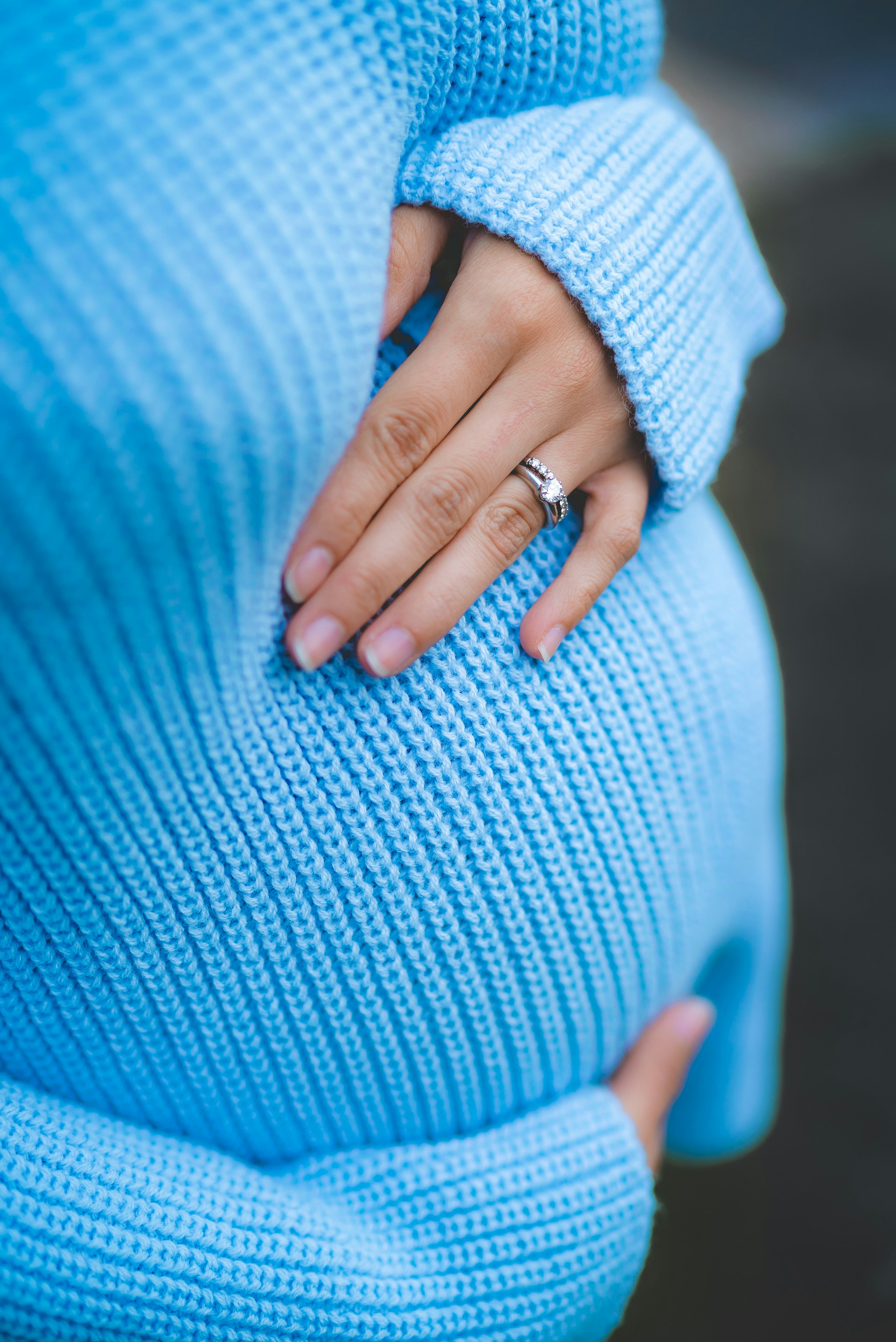 A pregnant woman wearing a blue sweater | Source: Unsplash