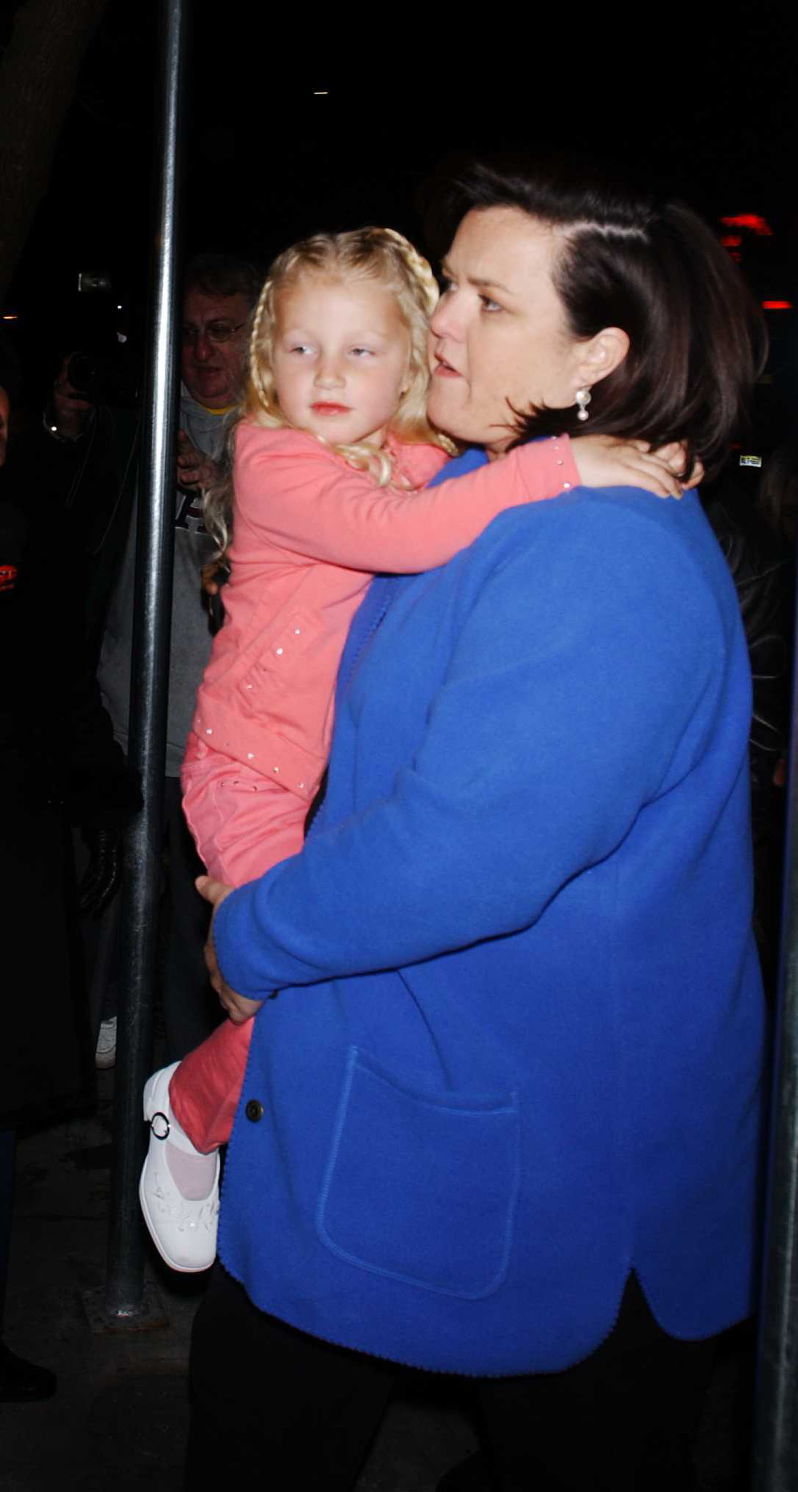 Rosie O'Donnell and her daughter, Chelsea, enter a restaurant to celebrate O'Donnell's 40th birthday on March 22, 2002, in New York City. | Source: Getty Images