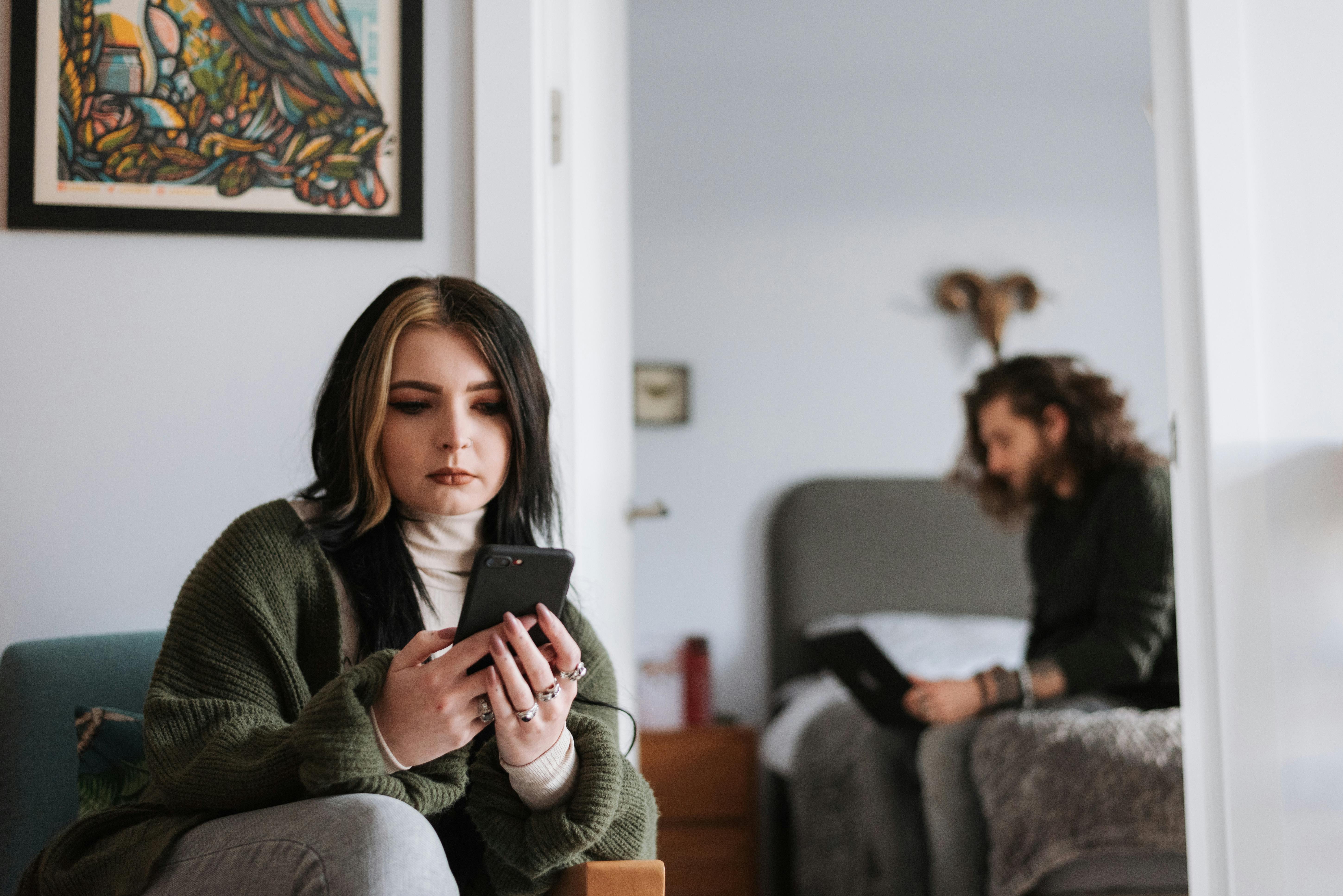 Couple using gadgets | Source: Pexels