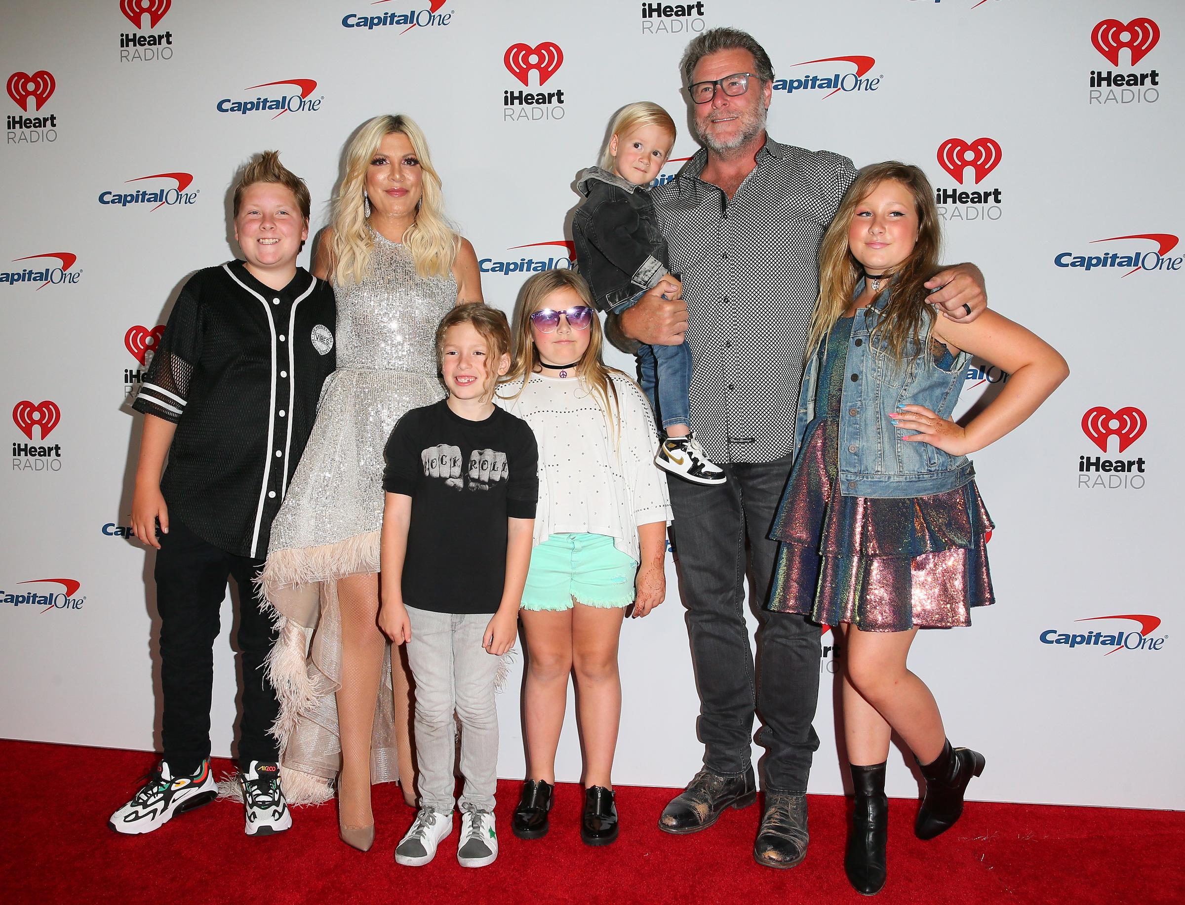 Tori Spelling, Dean McDermott, Stella Doreen McDermott, Hattie Margaret McDermott, Liam Aaron McDermott, Finn Davey McDermott and Beau Dean McDermott attend the 2019 iHeartRadio Music Festival at T-Mobile Arena on September 20, 2019 in Las Vegas, Nevada. | Source: Getty Images