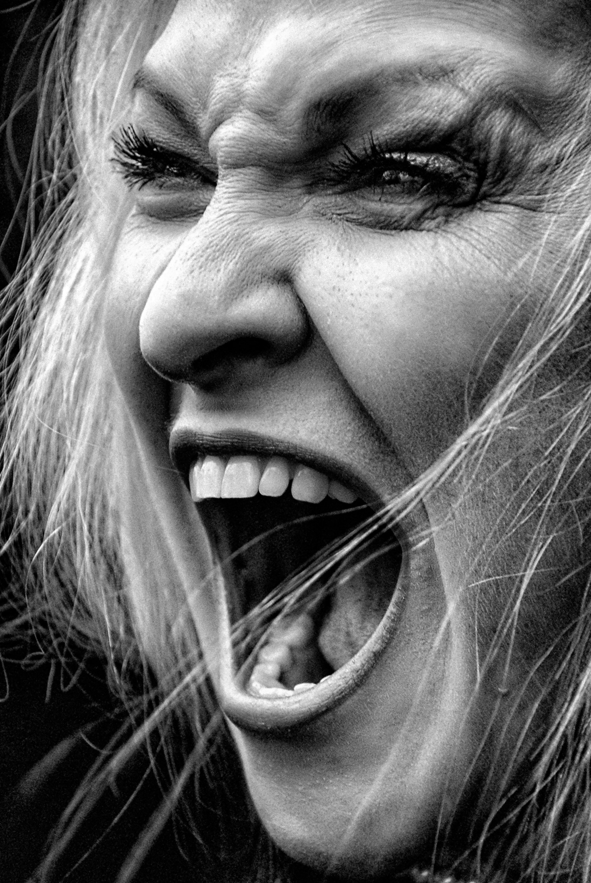 A woman shouting at someone | Source: Unsplash