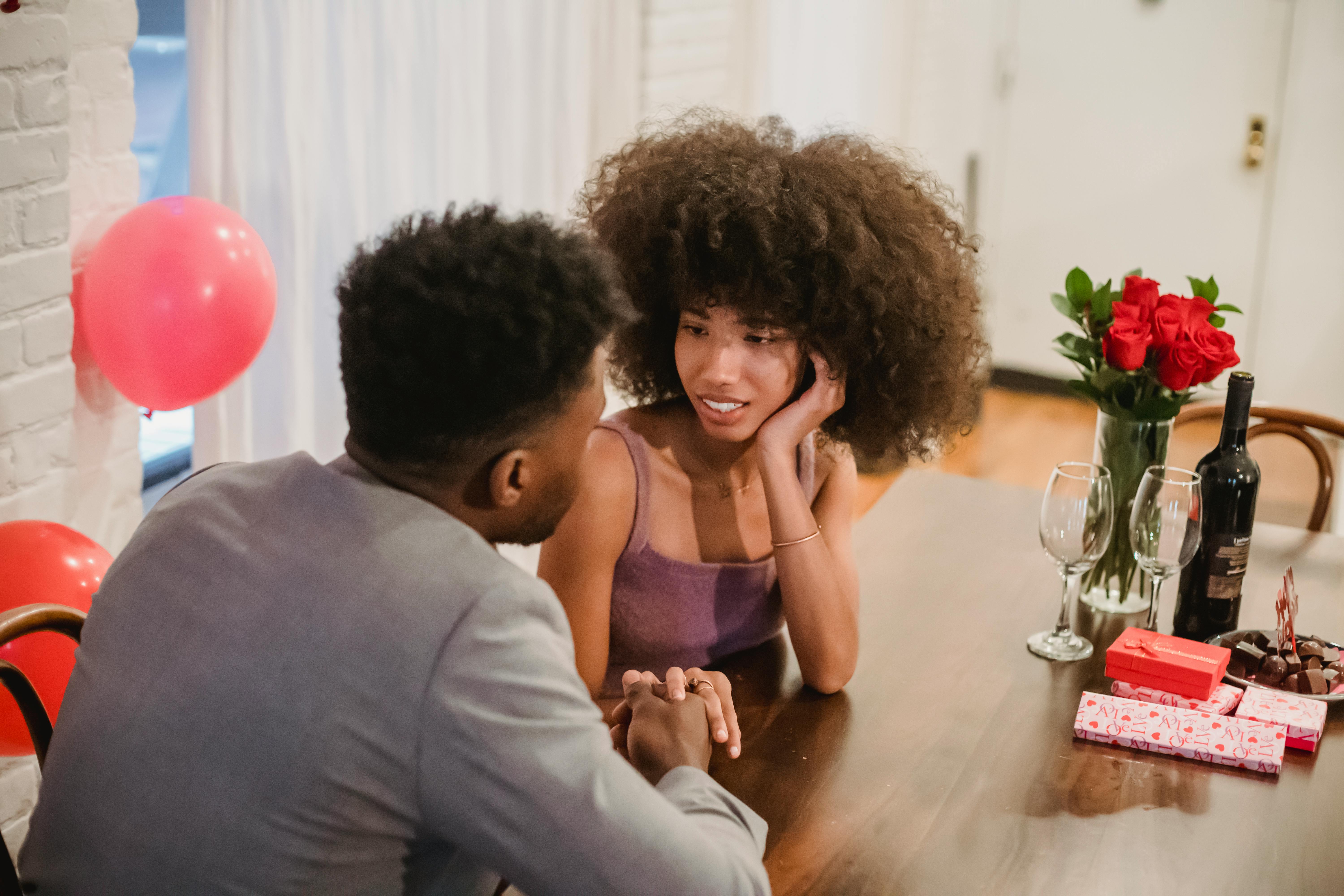 A couple on a date | Source: Pexels
