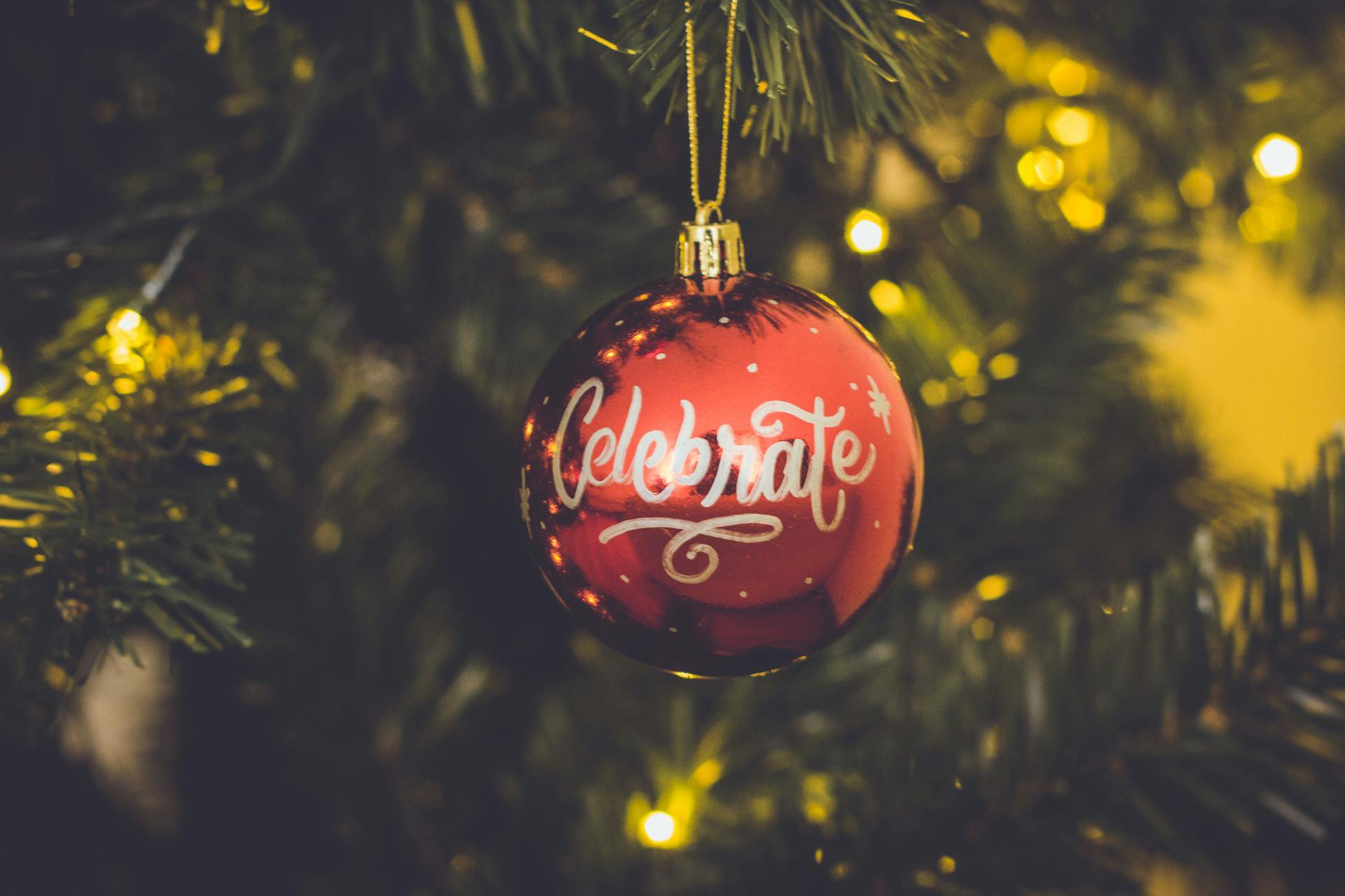 A bauble on a Christmas tree | Source: Pexels