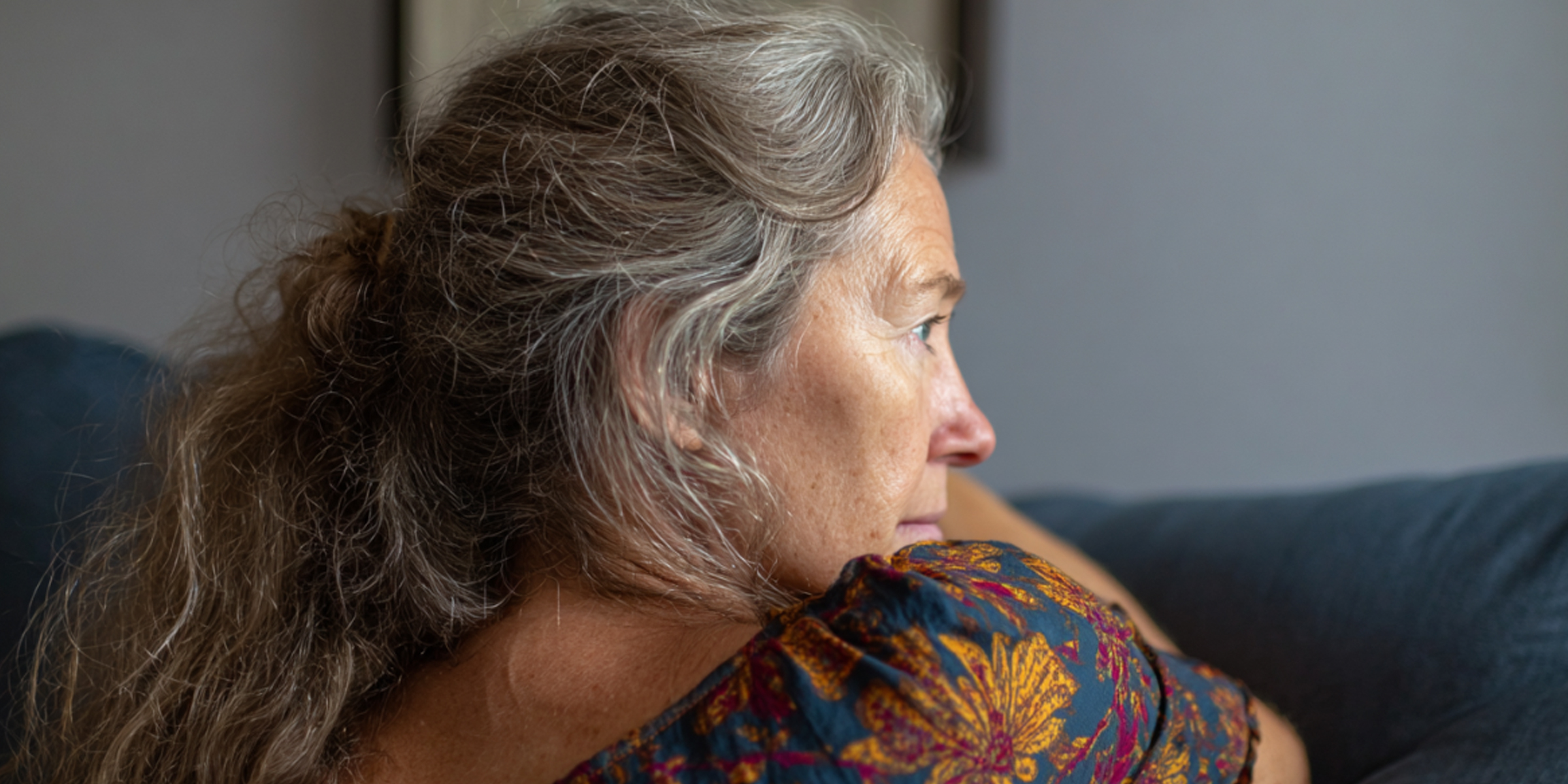 A close up of an older woman | Source: Barabola