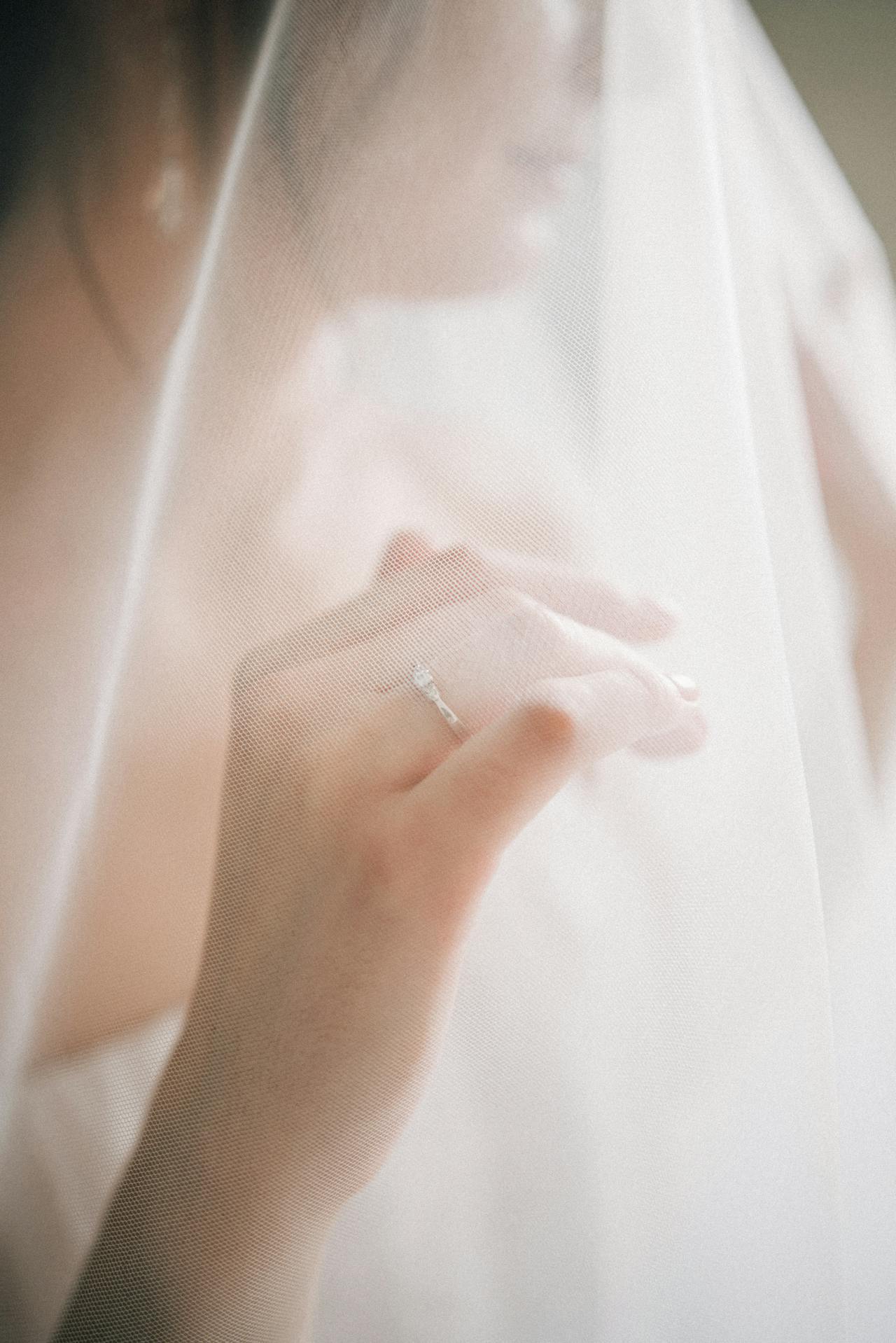 A bride lost in thought while giving a glimpse of her silver diamond ring | Source: Pexels