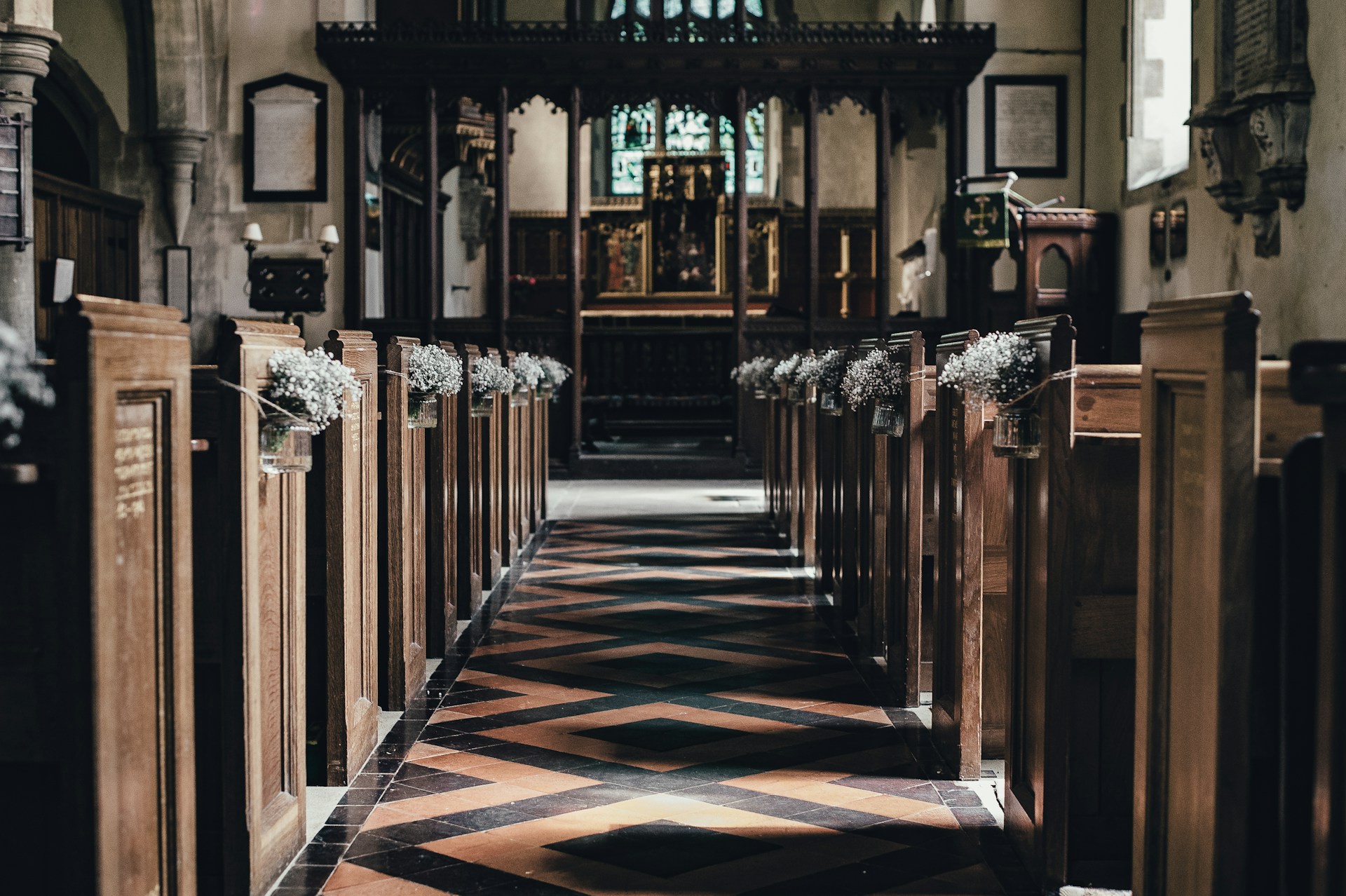 The aisle in achurch decorated for a wedding | Source: Unsplash