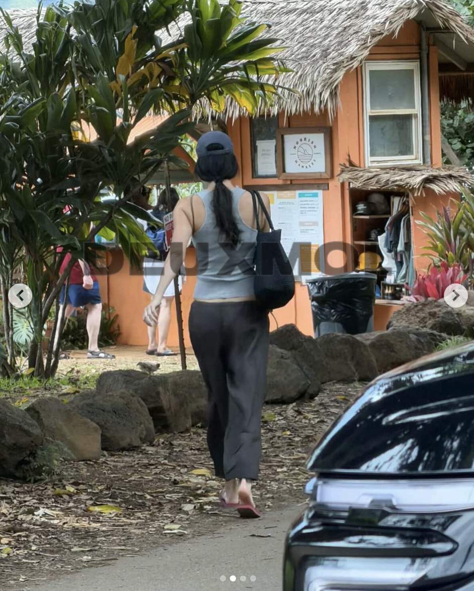 Kendall Jenner spotted in Hawaii, posted on May 14, 2026. | Source: Instagram/deuxmoi