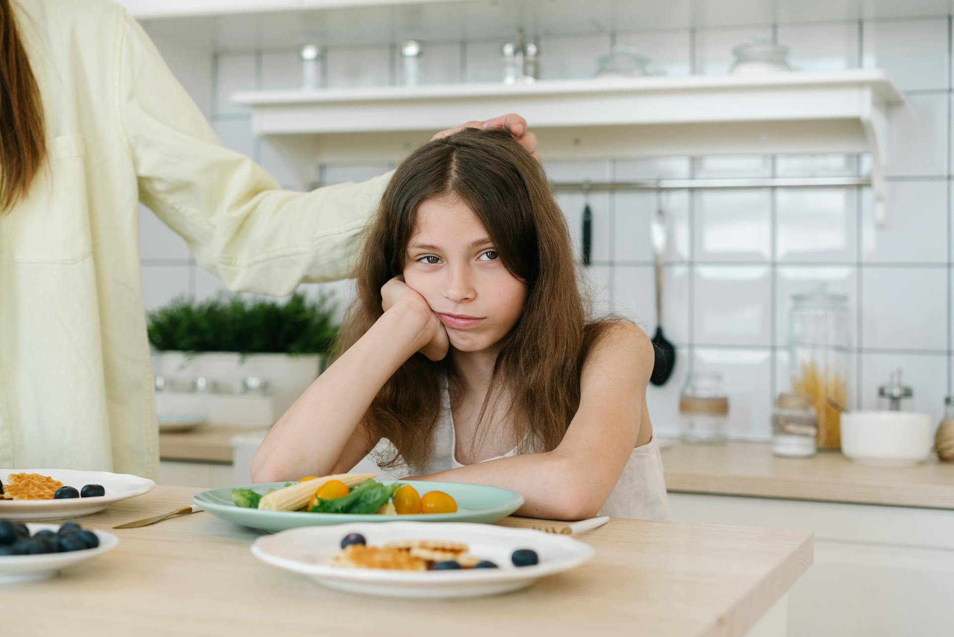 A woman with her annoyed daughter | Source: Pexels