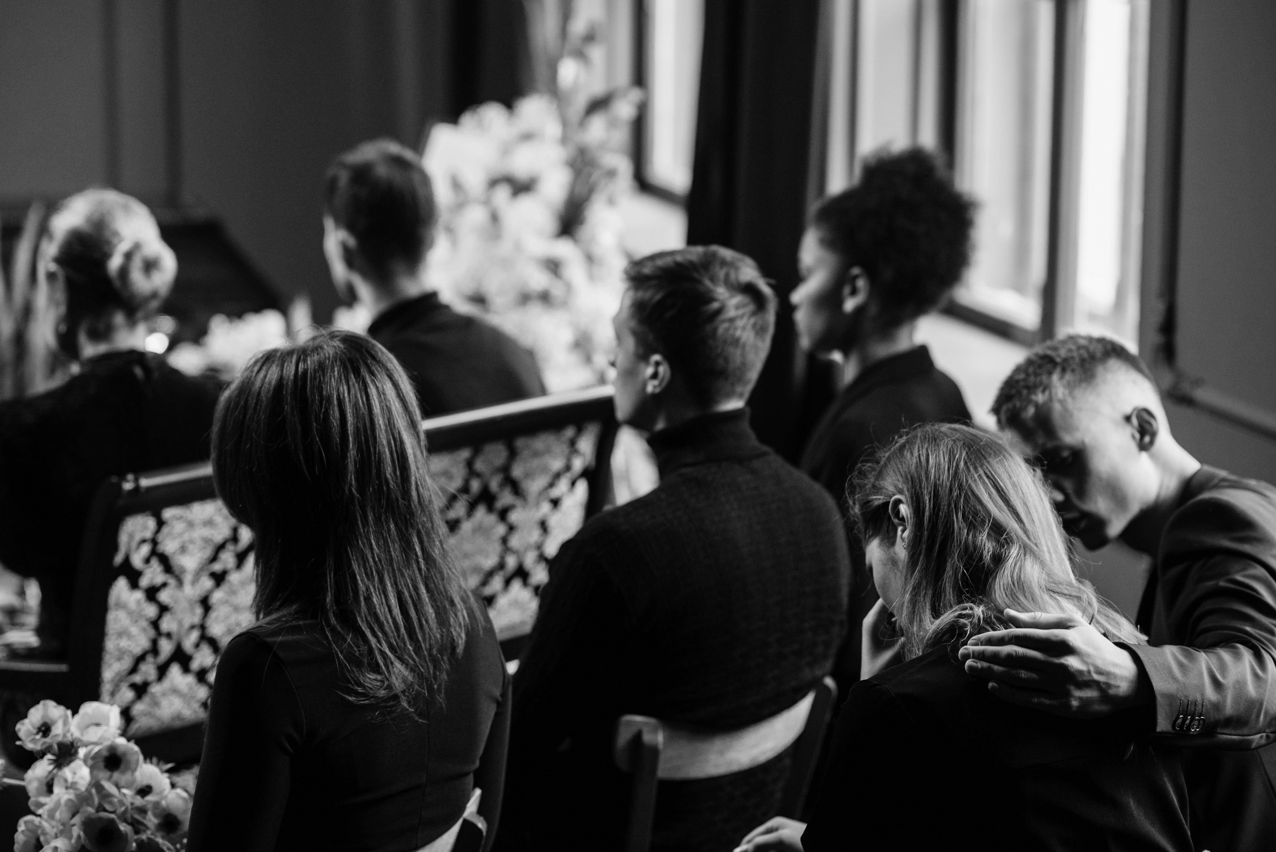 Sad people at a funeral service | Source: Pexels