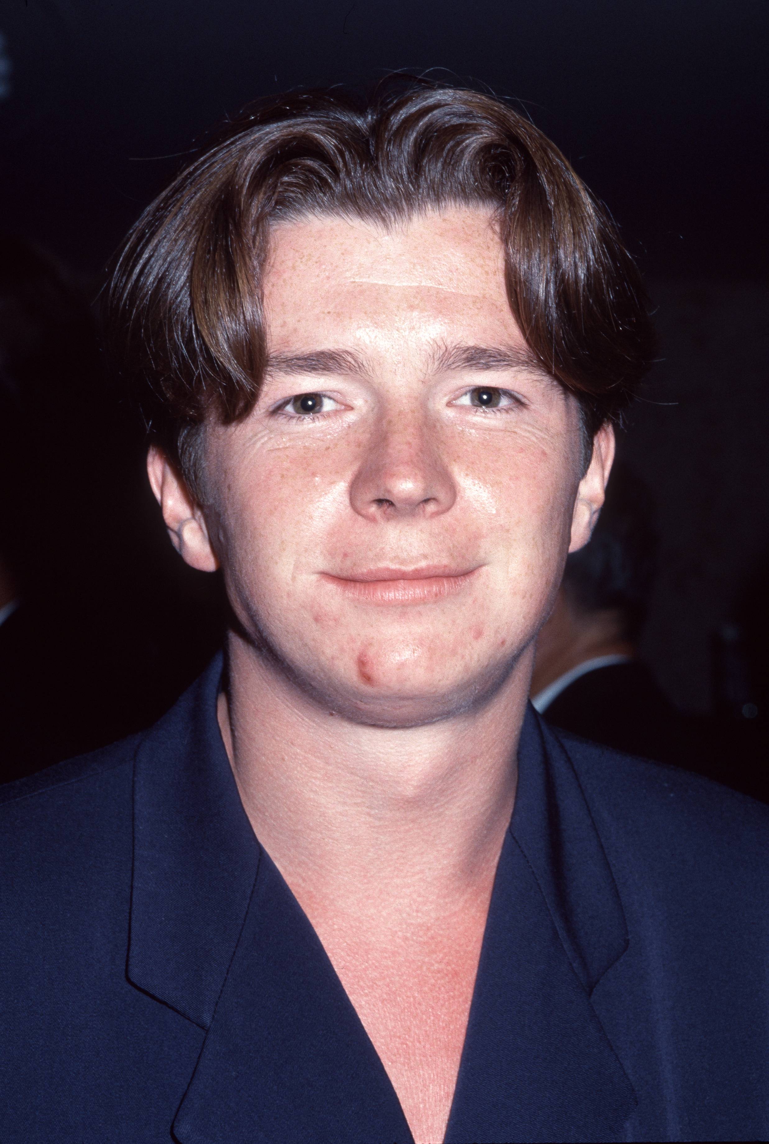 Rick Astley poses in Los Angeles, California in 1992. | Source: Getty Images