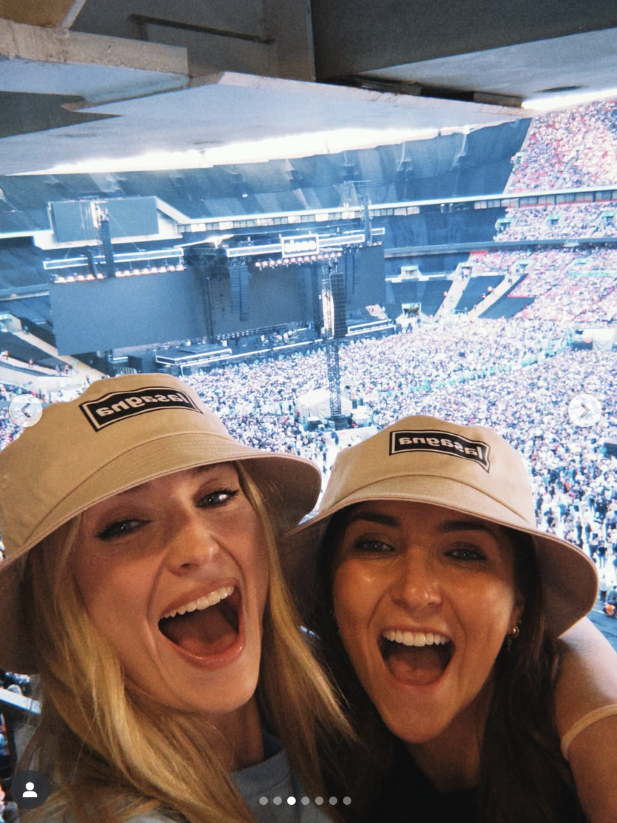 Sophie Turner poses with her friend, Ellie Wasserberg, during an Oasis concert, posted on August 4, 2025. | Source: Instagram/sophiet