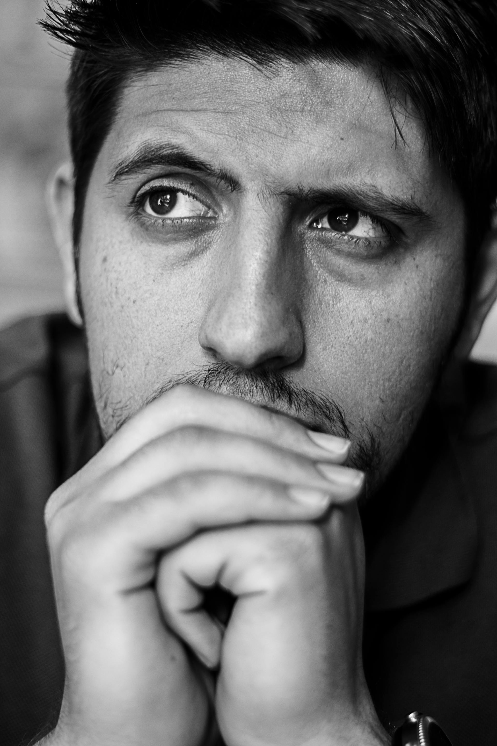 A man staring into the distance | Source: Pexels