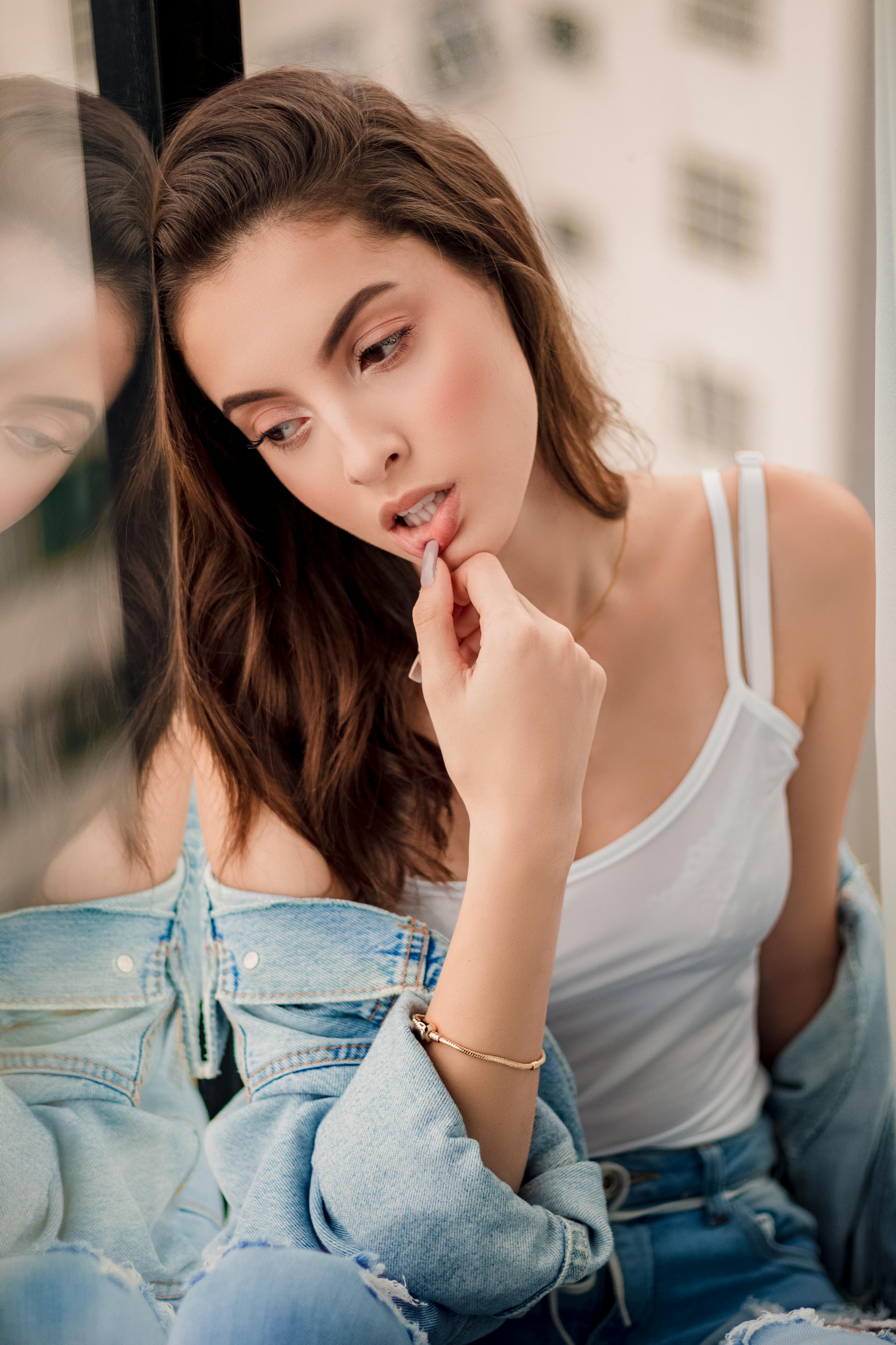 A woman looking out a window | Source: Pexels