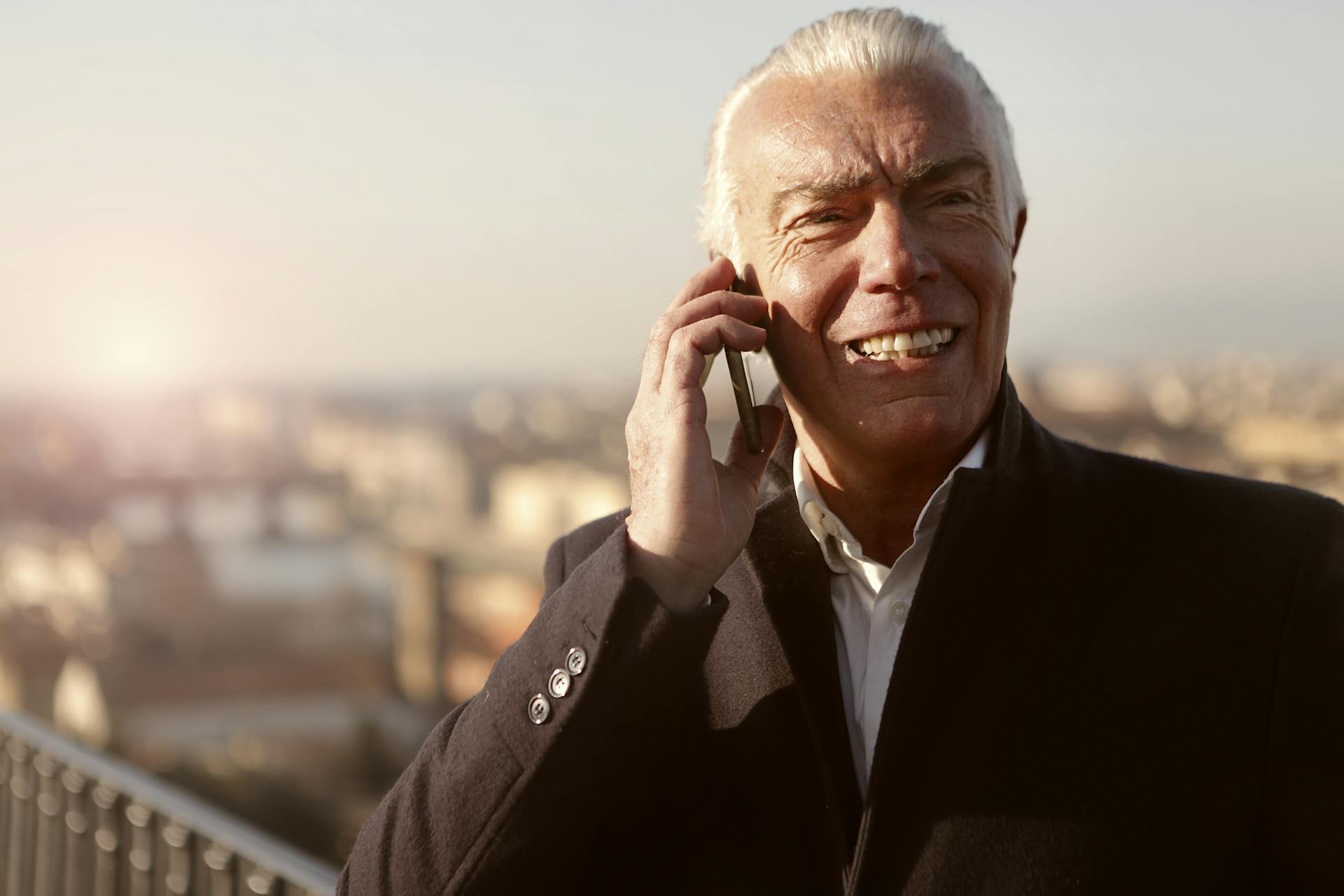 A wealthy older man talking on the phone | Source: Pexels