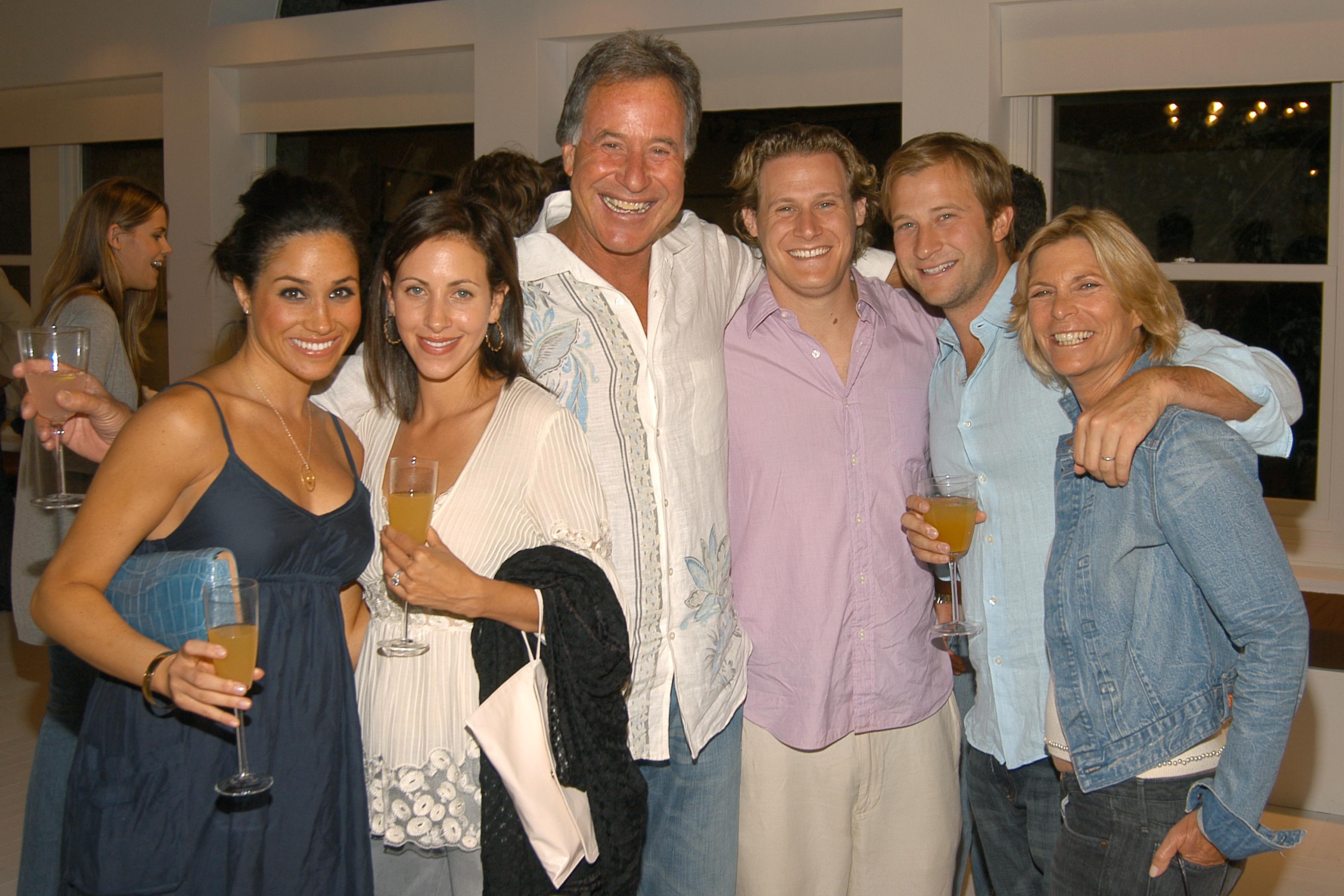Meghan Markle, Trevor Engelson, Amy, Nachum, Michael, and Sandy Gross attend a photo exhibit in East Hampton, New York, on August 26, 2006. | Source: Getty Images