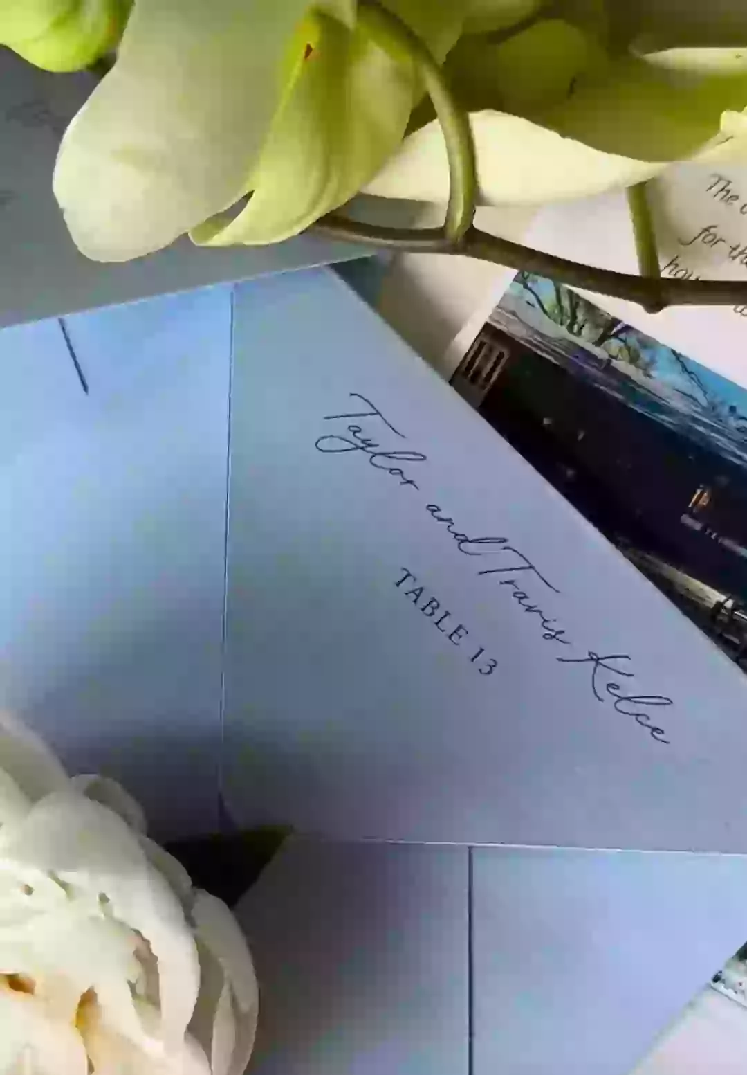 An envelope labeled "Taylor and Travis Kelce" from Cole Kmet's wedding on June 7, 2025 | Source: Instagram/elliestyled