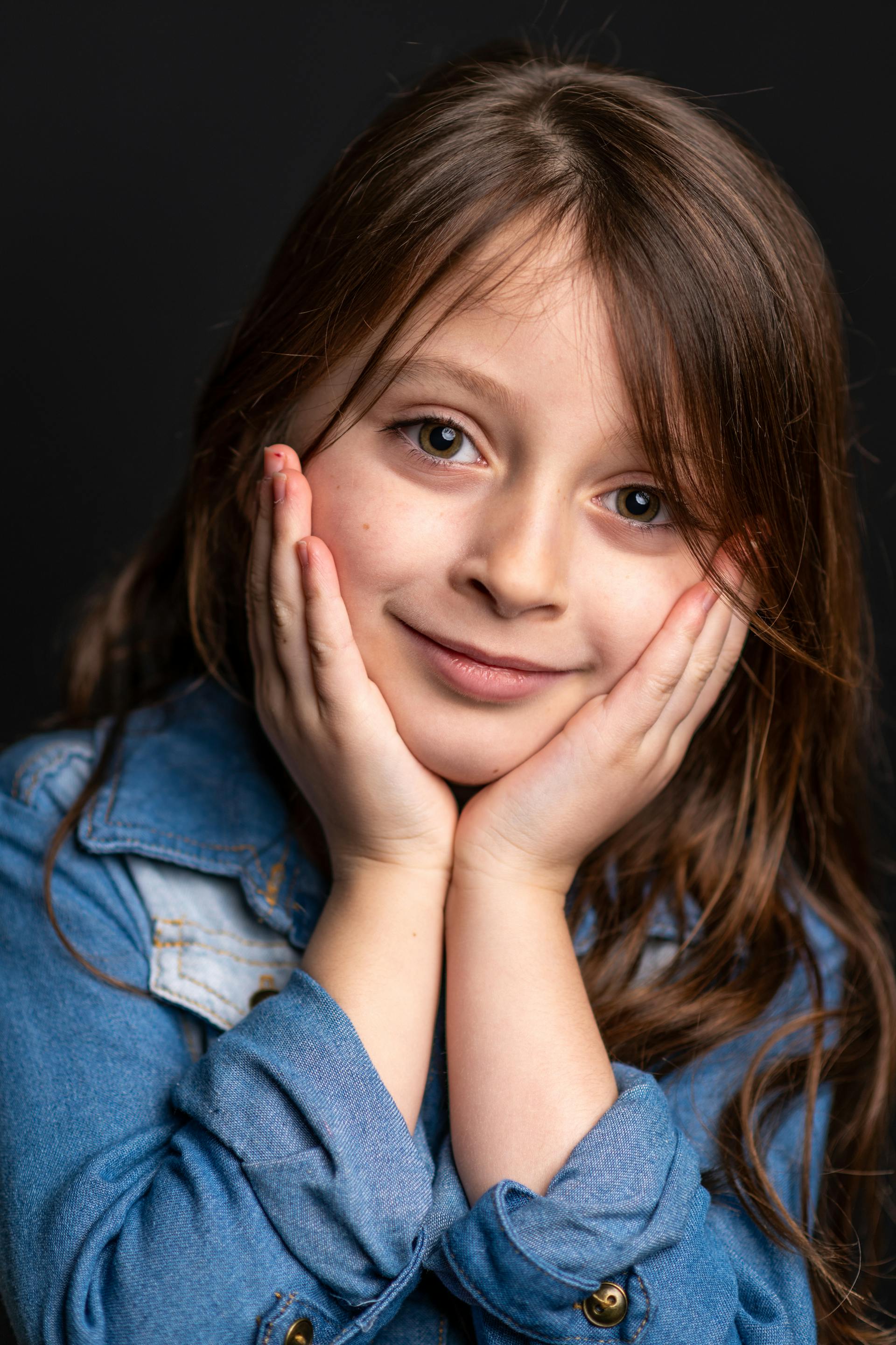 A girl smiling | Source: Pexels