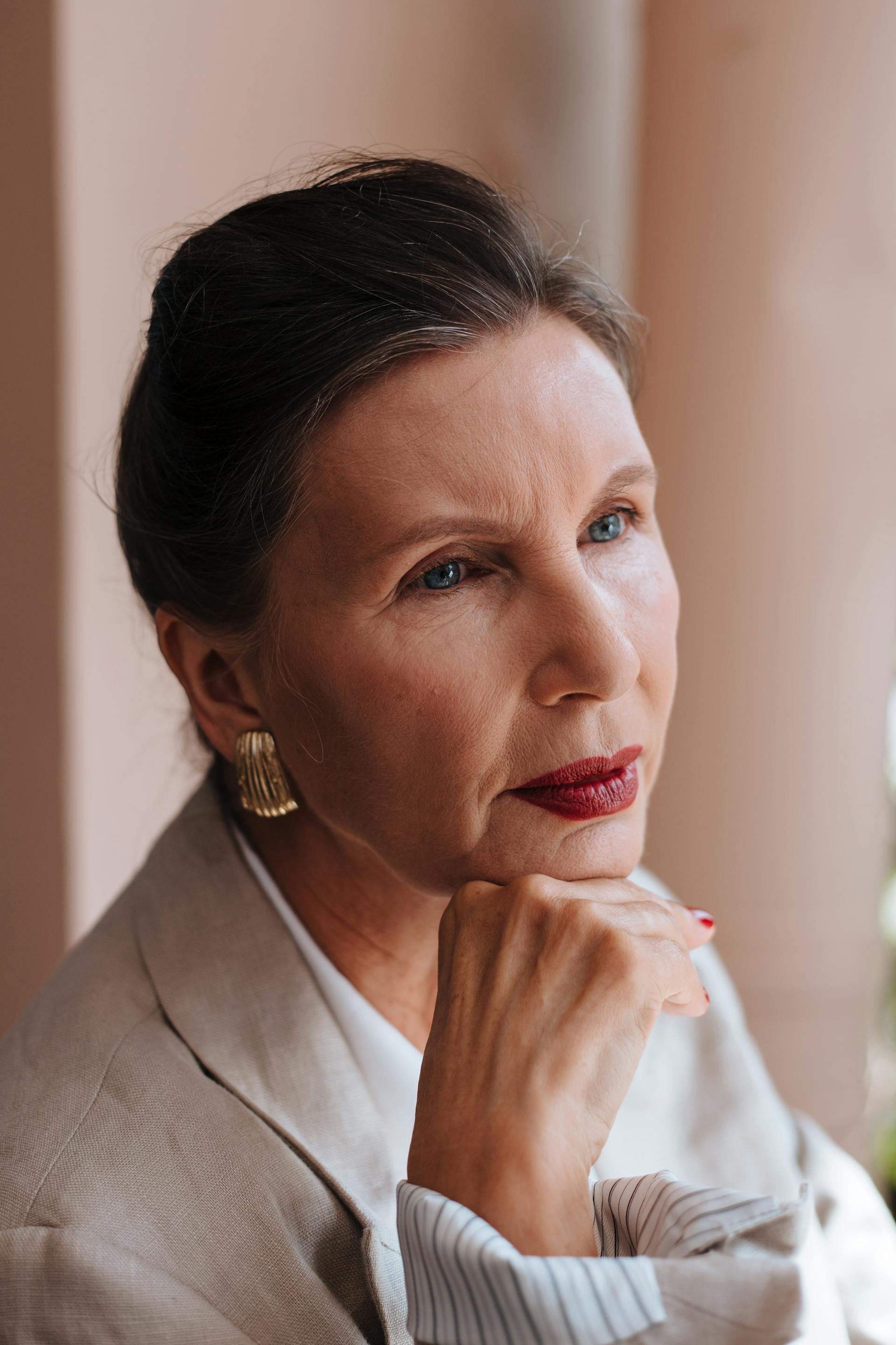A thoughtful woman looking at someone | Source: Pexels