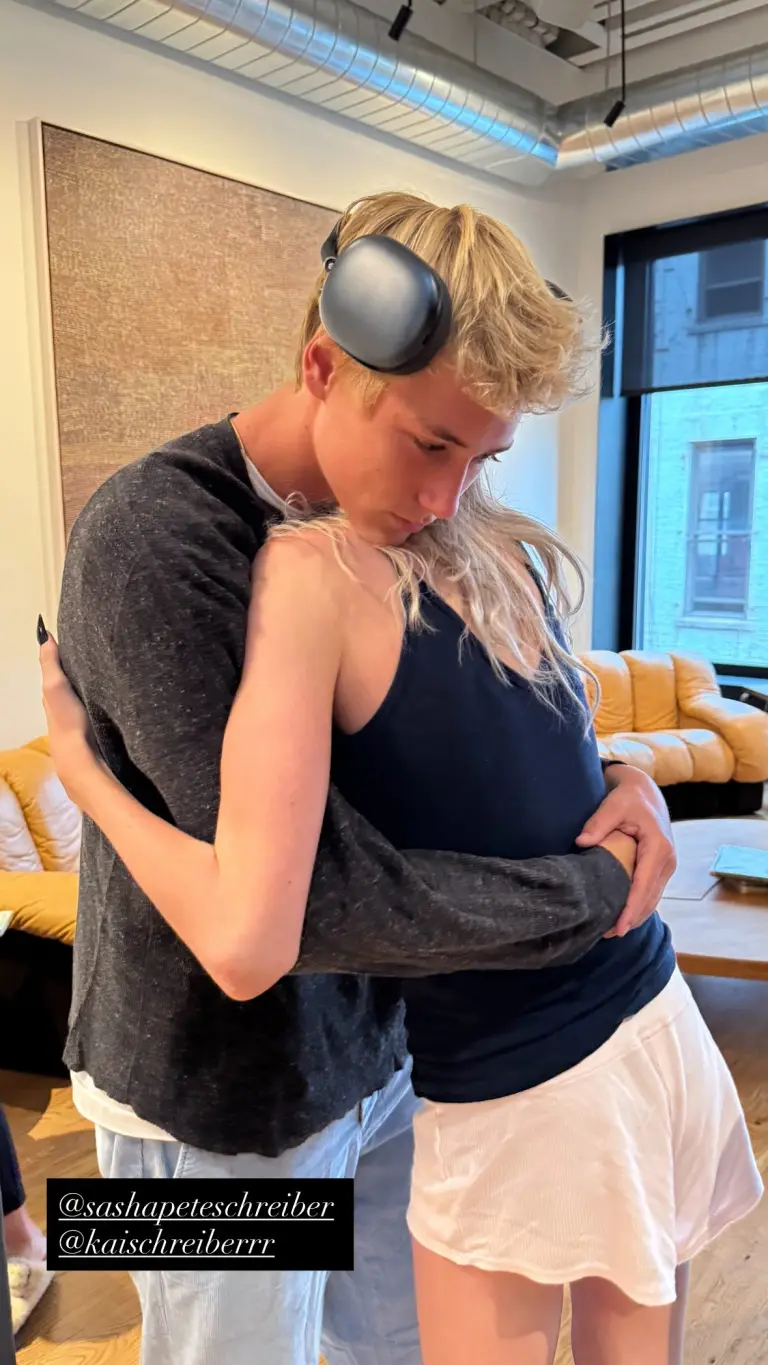 Siblings Kai and Sasha Schreiber sharing an embrace, posted by their mom Naomi Watts on her Instagram Stories on August 18, 2025. | Source: Instagram/naomiwatts
