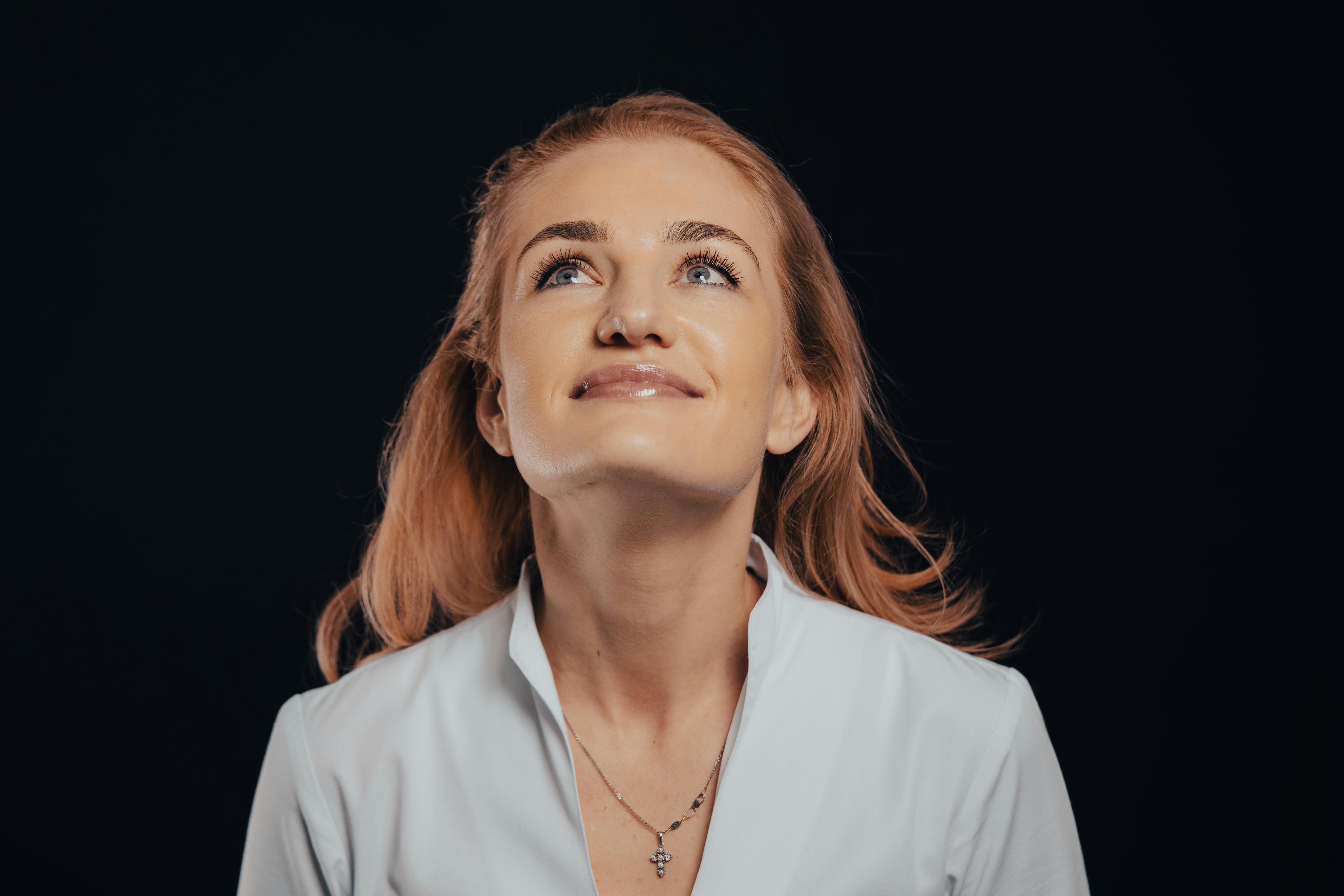 A woman smiling | Source: Pexels